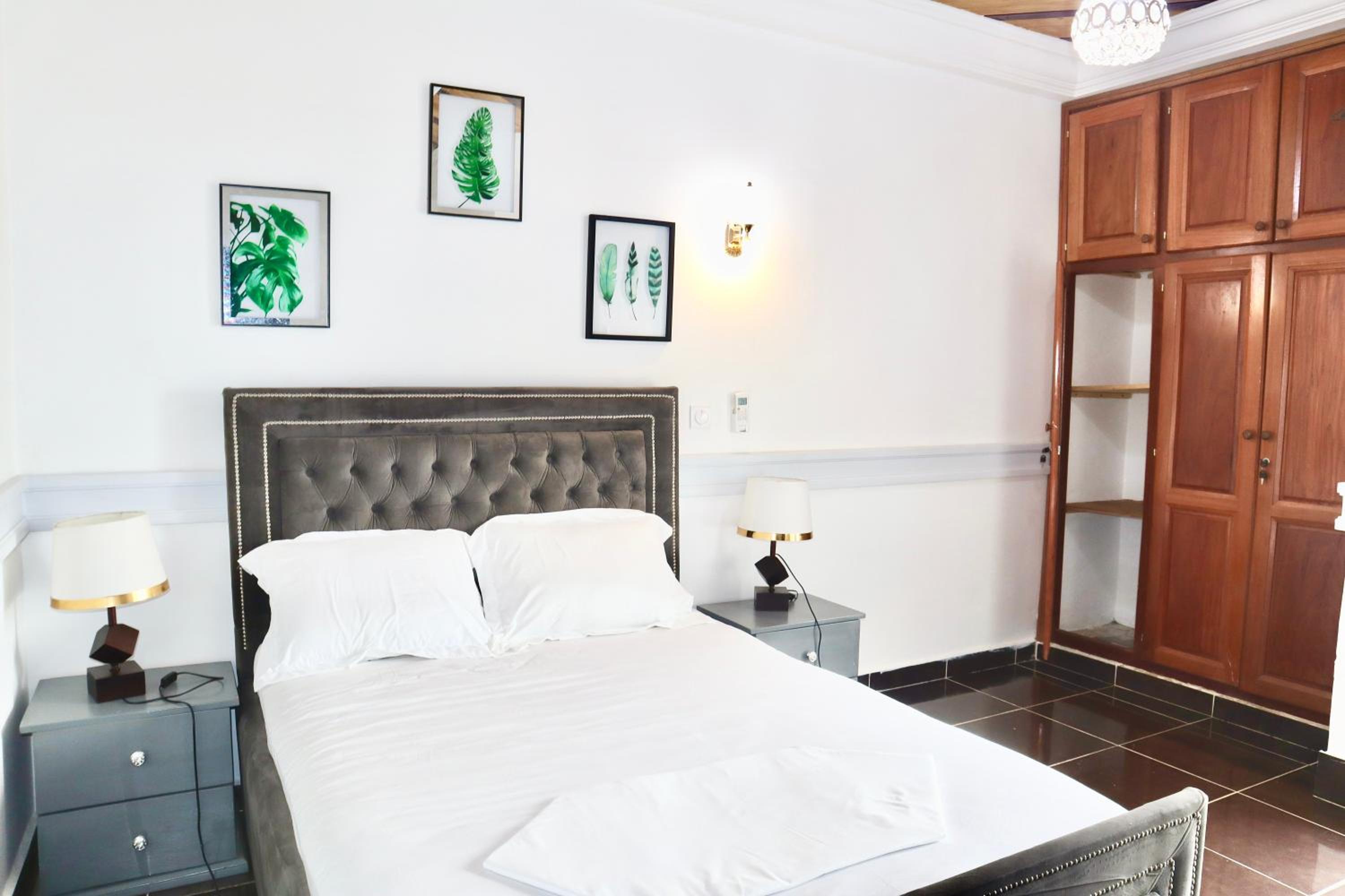 Appartement 2 et 1 chambres salon balcon canal sat wifi Netflix parking gardien 24 sur 24
