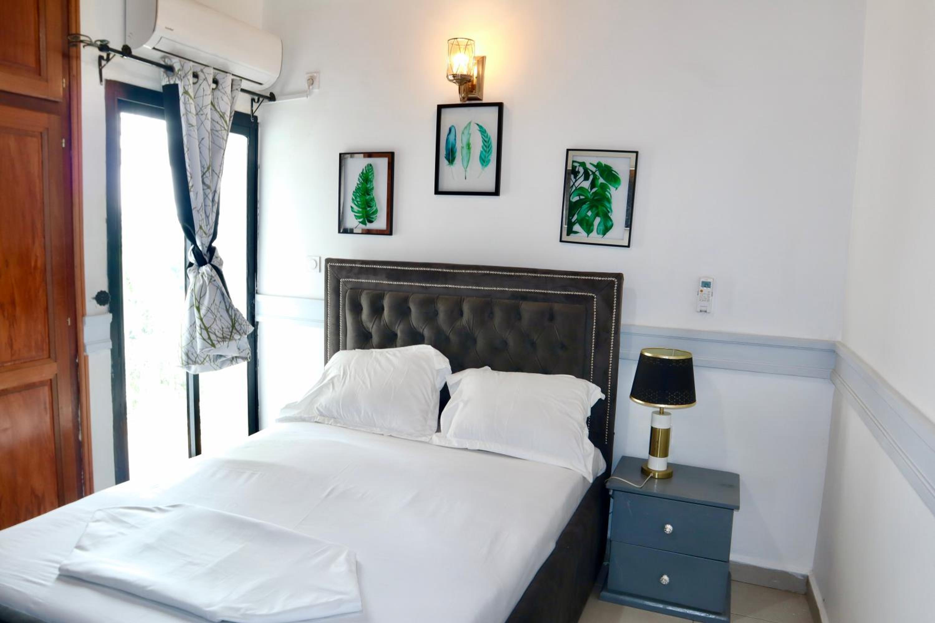 Appartement 2 et 1 chambres salon balcon canal sat wifi Netflix parking gardien 24 sur 24