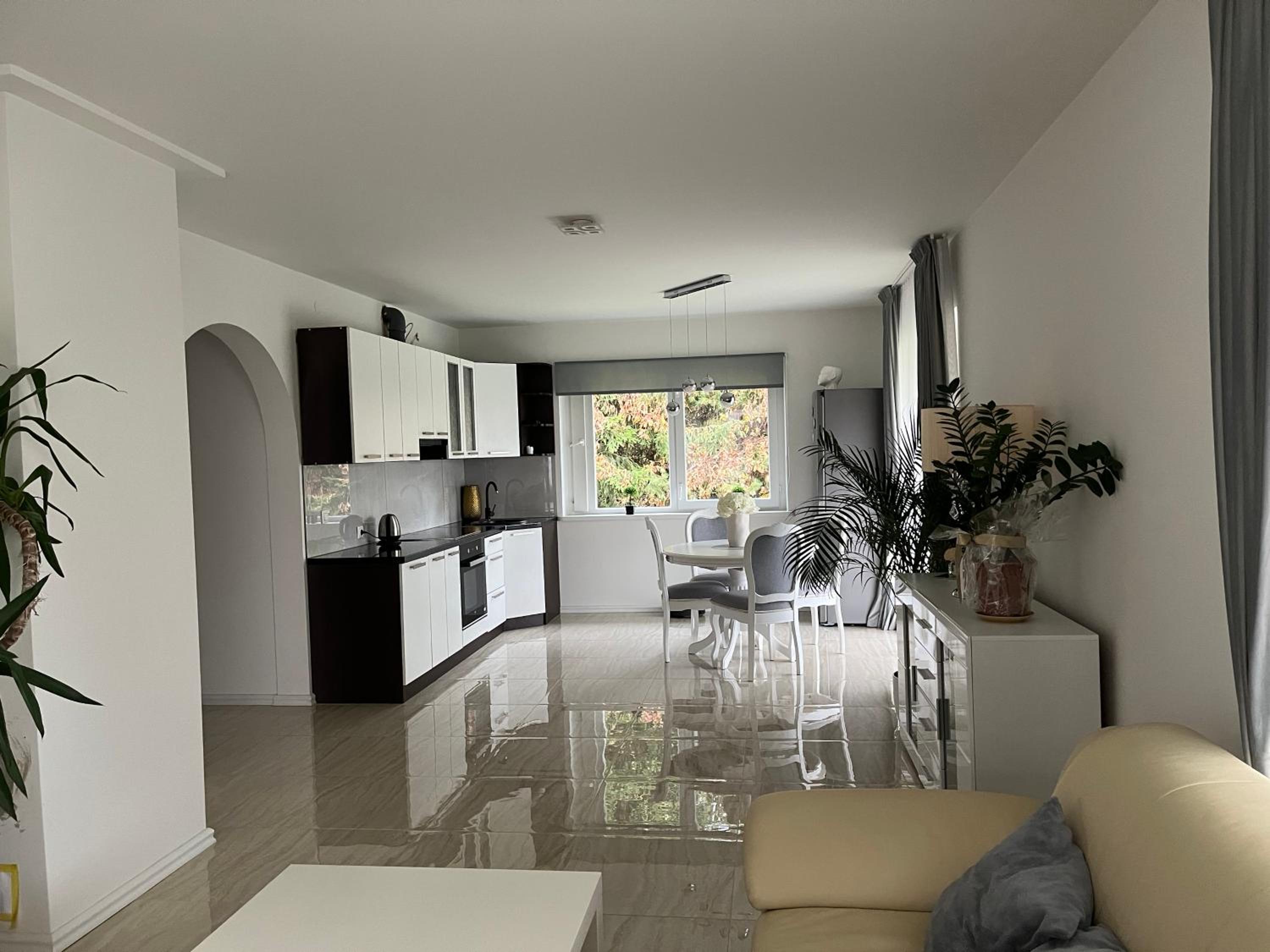 AGUONA ROYAL OASIS view 5