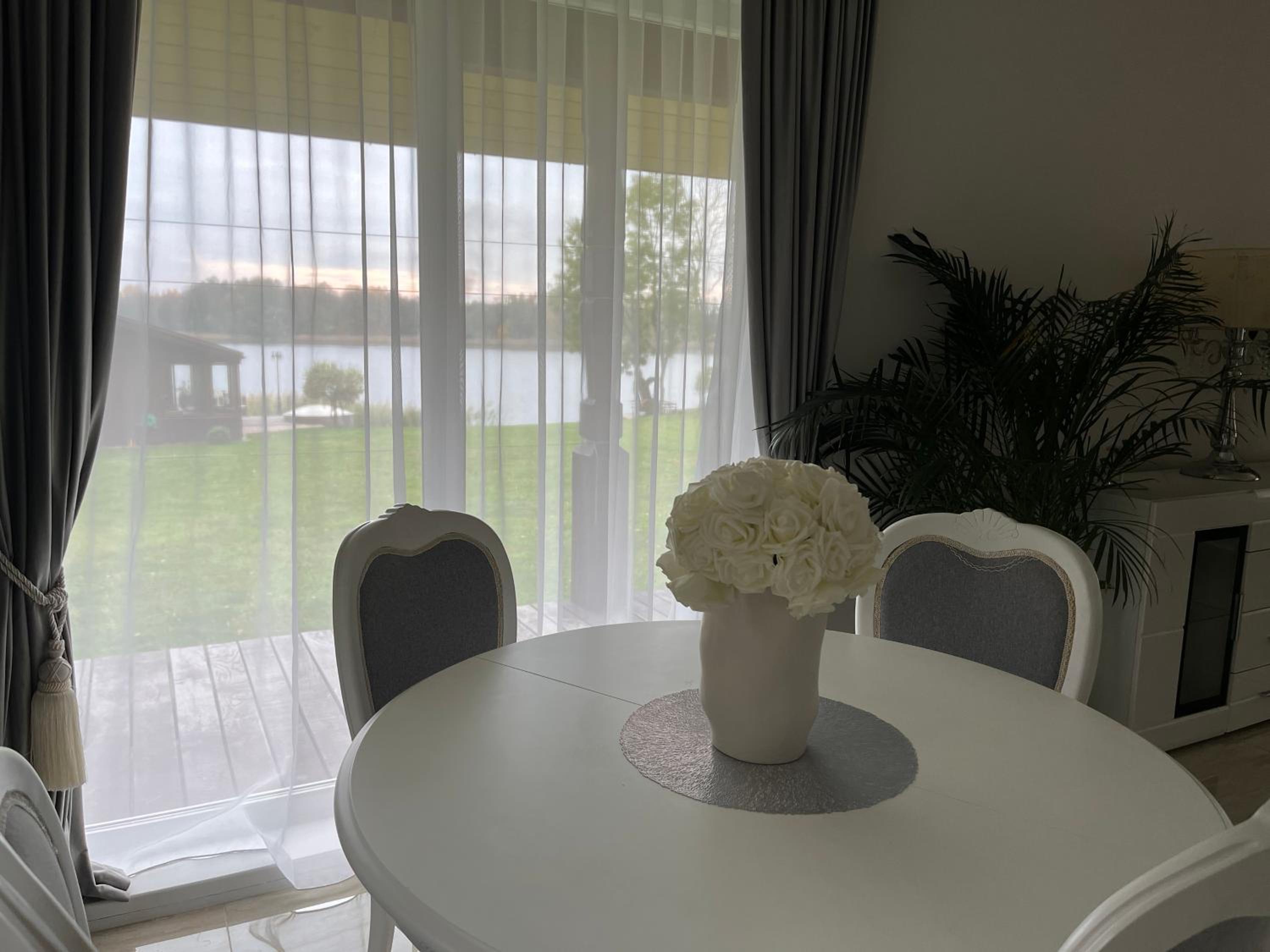 AGUONA ROYAL OASIS view 4