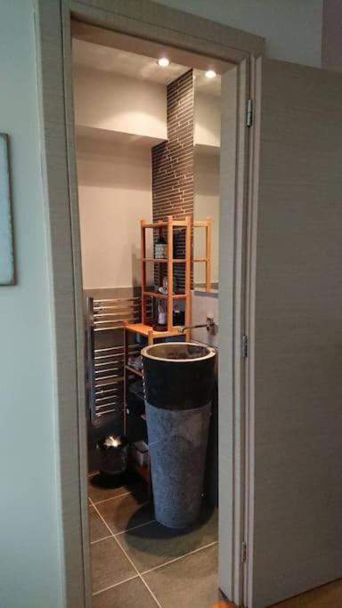 Top roof luxury studio near metro! photo 3