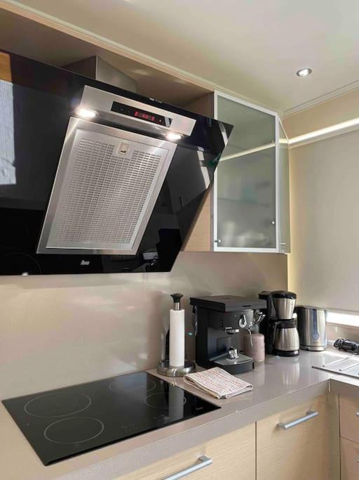Top roof luxury studio near metro!