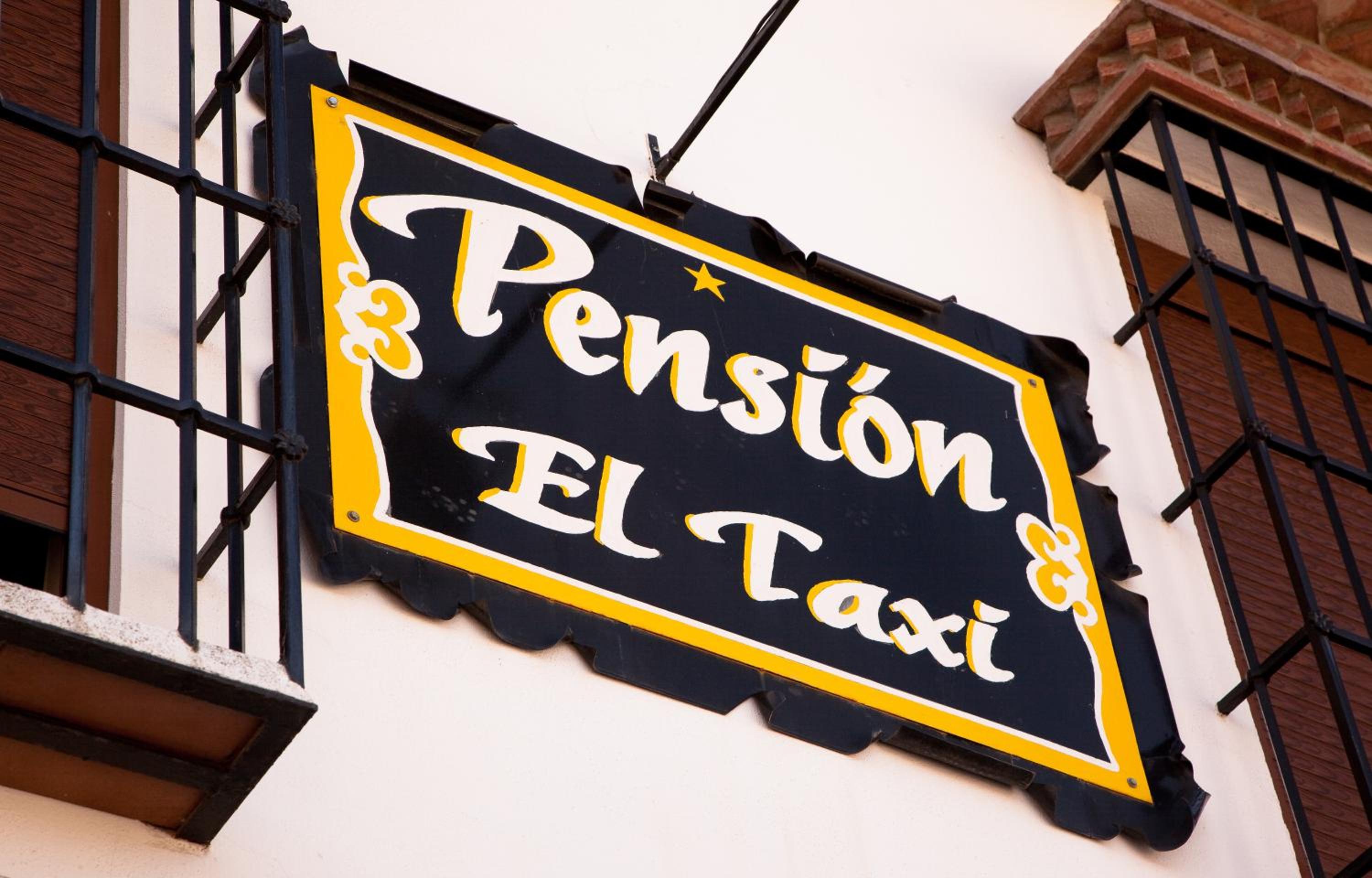 Pensión y apartamentos El Taxi view 3