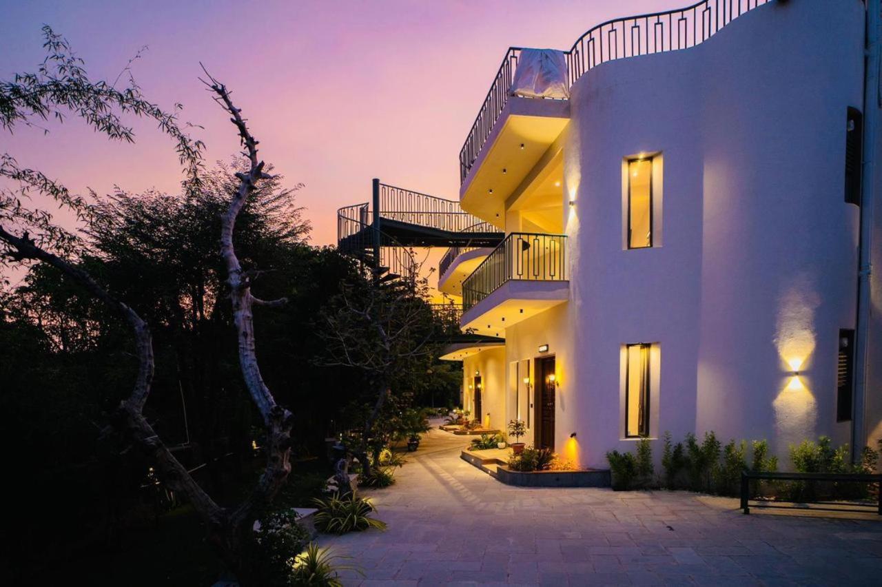 Mahogany Mansion