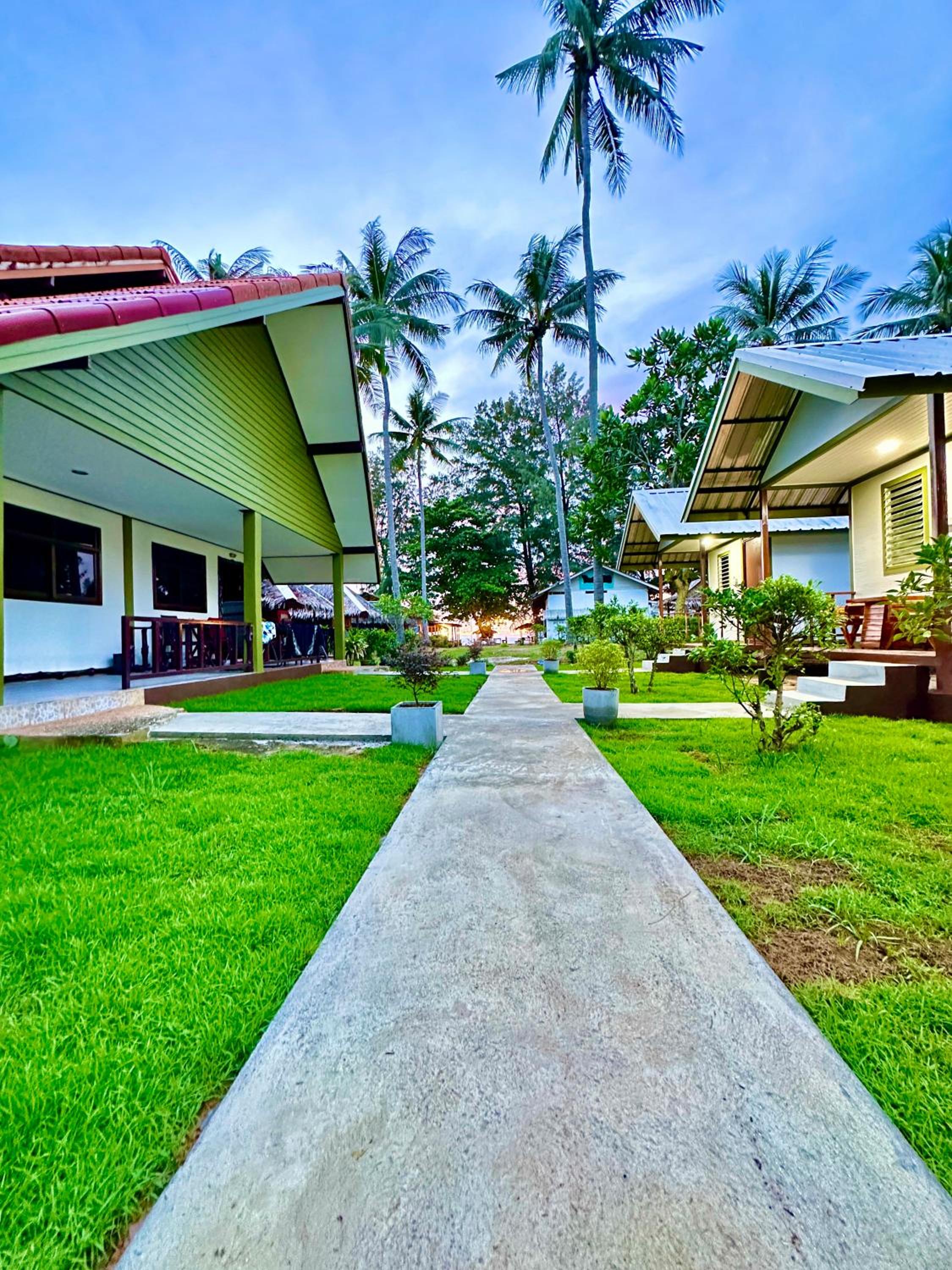 Lanta L.D. Beach Bungalow