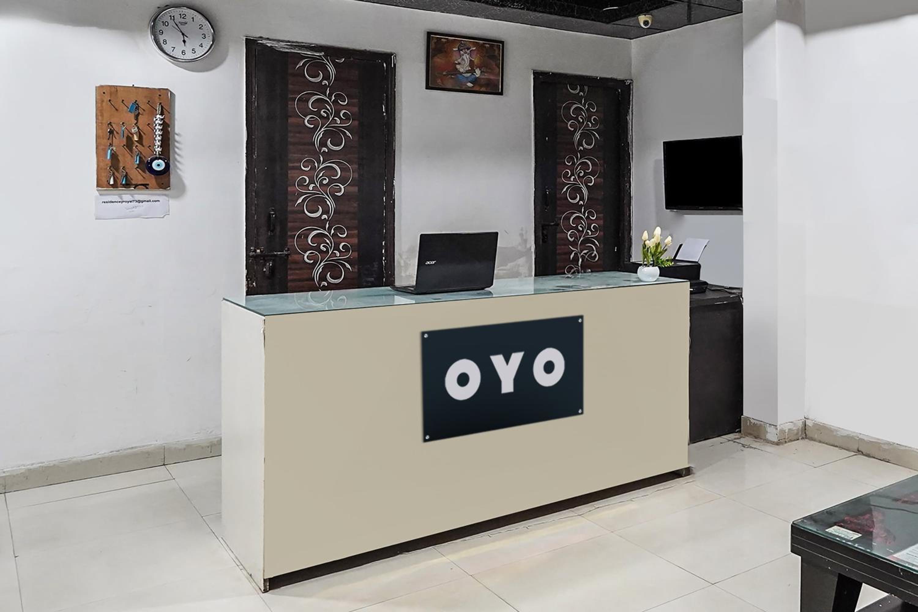 Lobby & Reception