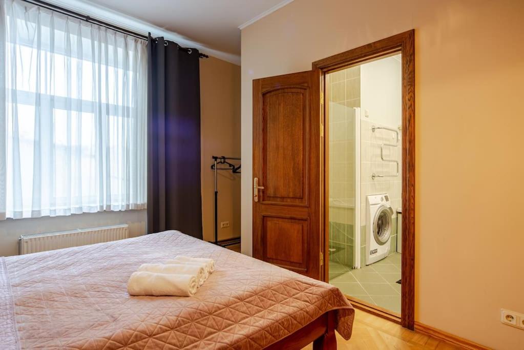 Sunny flat in art nouveau area view 5