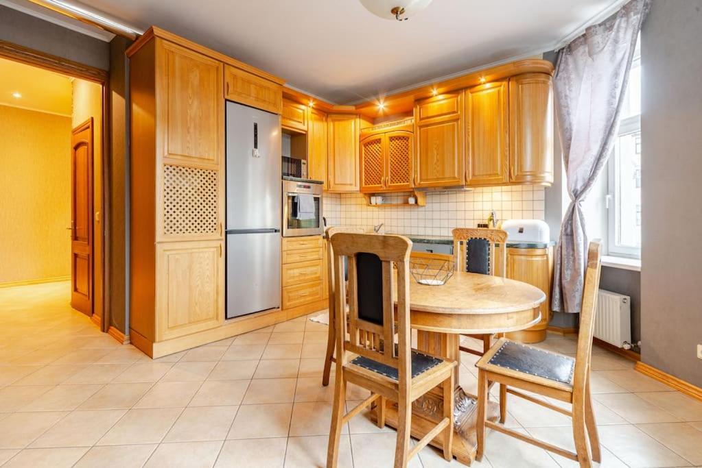 Sunny flat in art nouveau area view 2