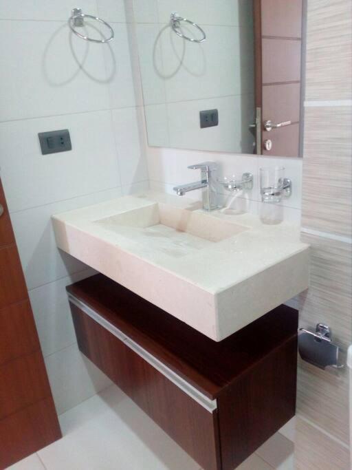 Acogedora habitación en amplio departamento