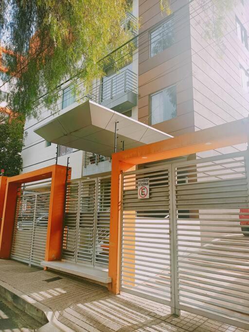 Acogedora habitación en amplio departamento