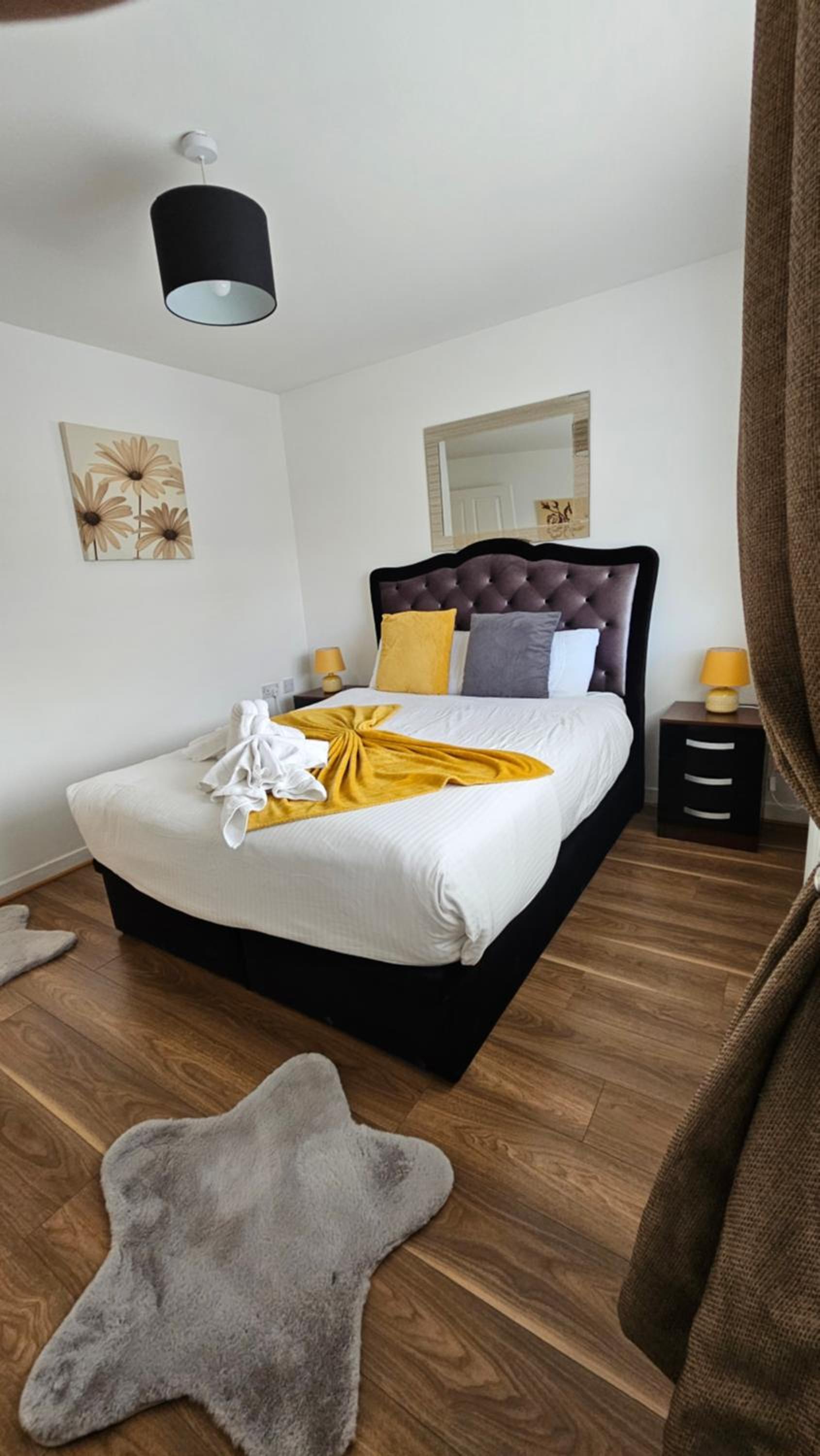 Silverburn new house with free parking and nice garden view 5