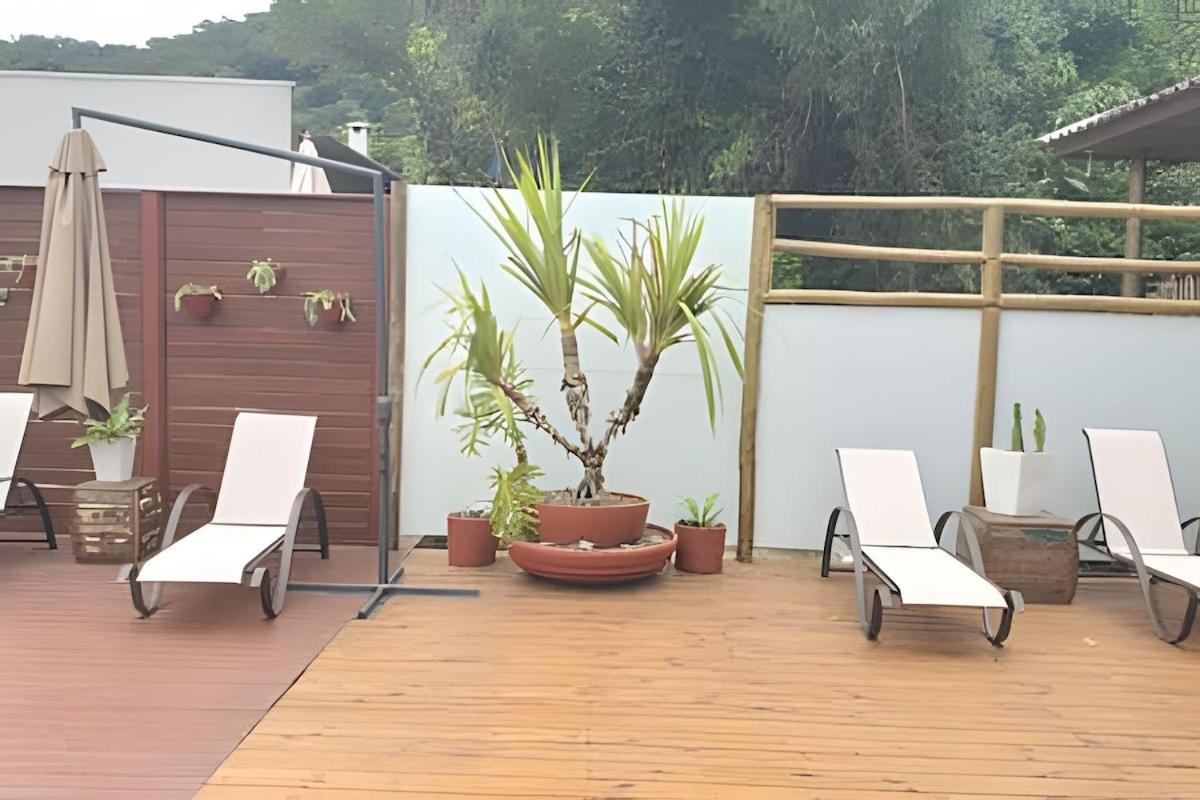 CASA PARIS · piscina aquecida, em condomínio, 4 suítes maravilhosa
