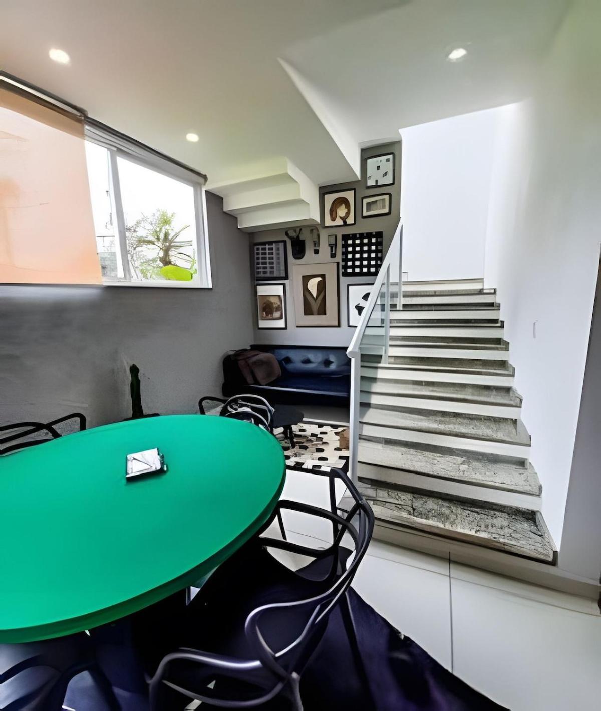 CASA PARIS · piscina aquecida, em condomínio, 4 suítes maravilhosa