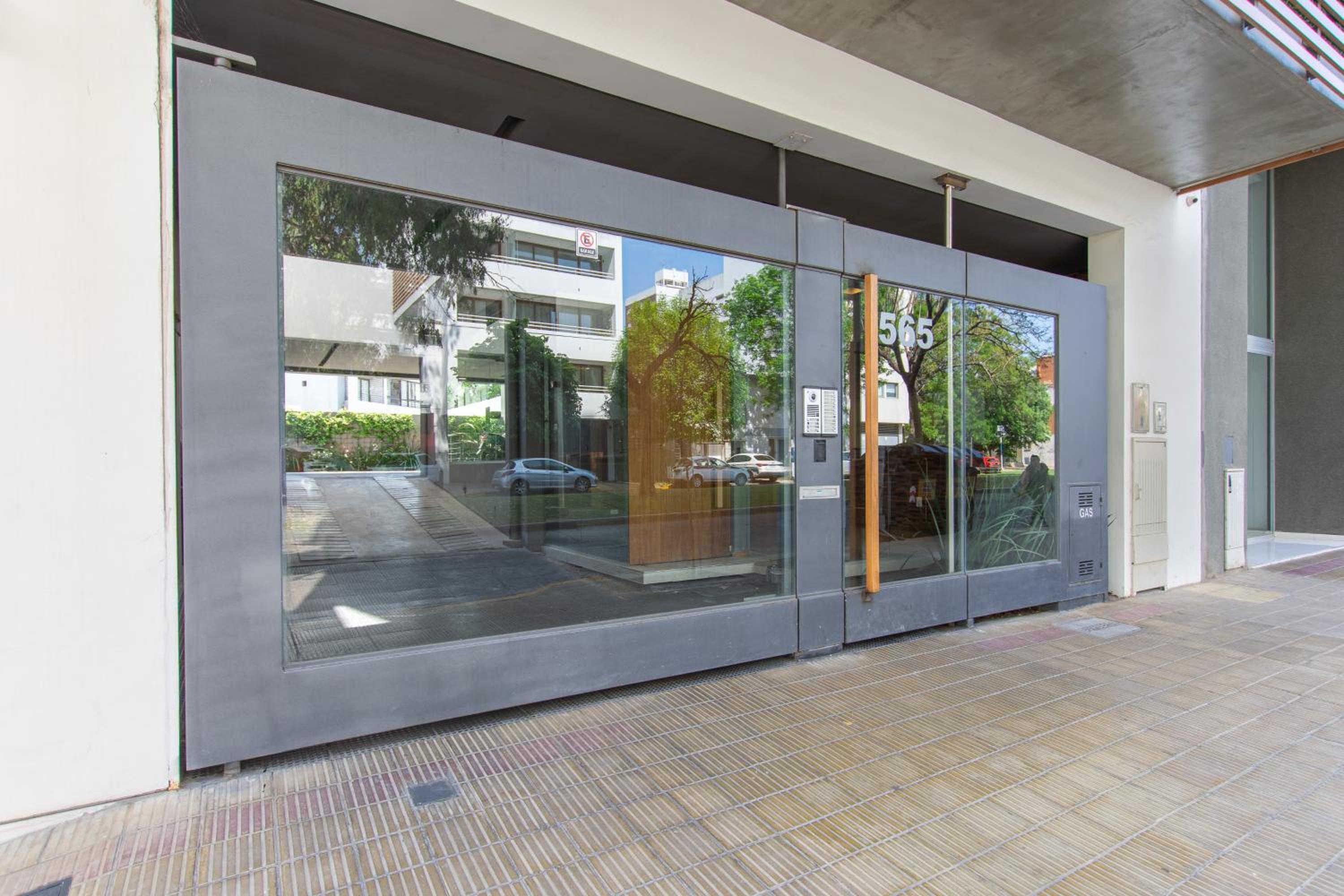 Alójate 38- Departamento, luminoso, excelente ubicacion! Zona Hospital Español