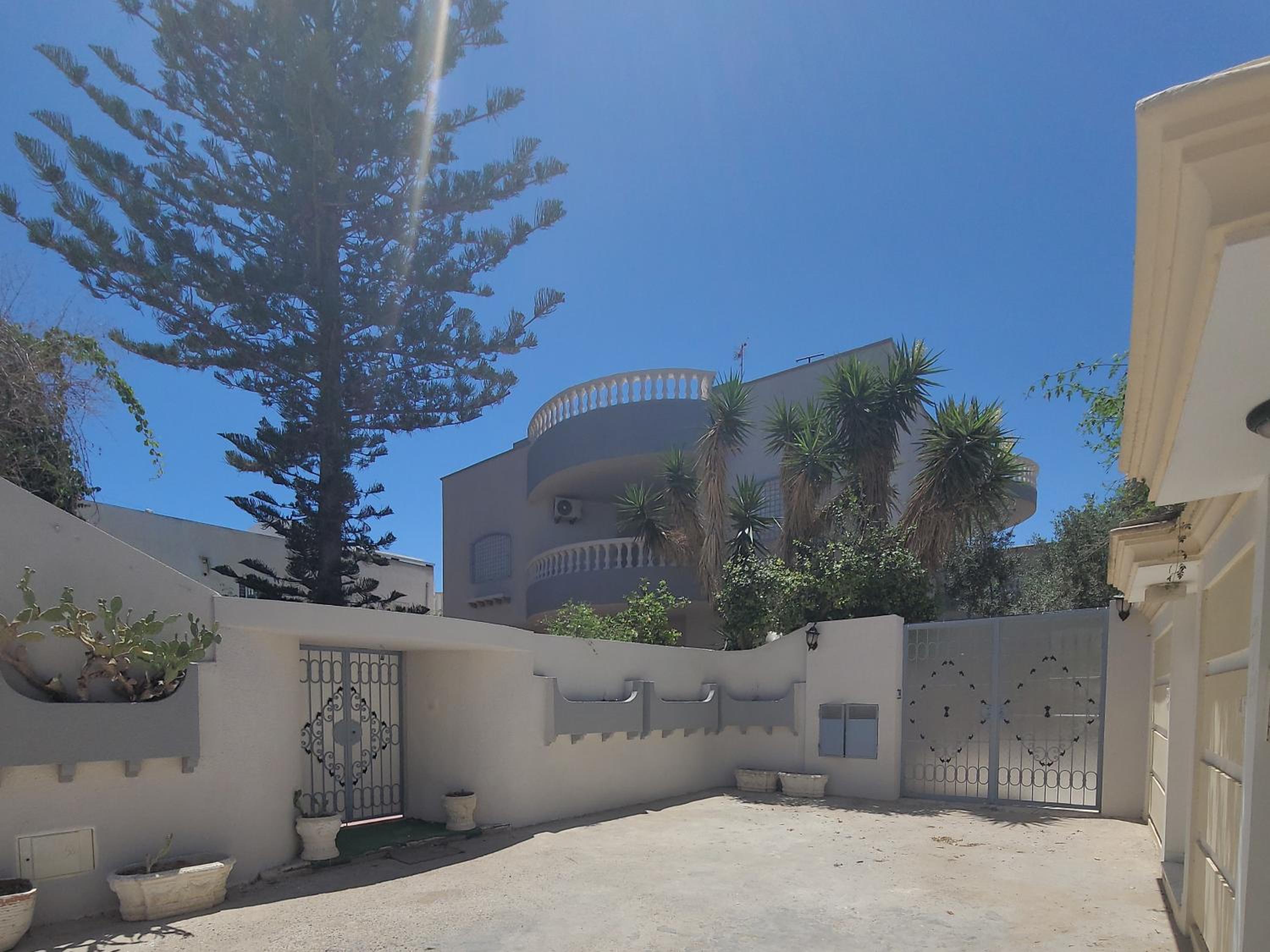 Magnifique grande villa a skanes view 3