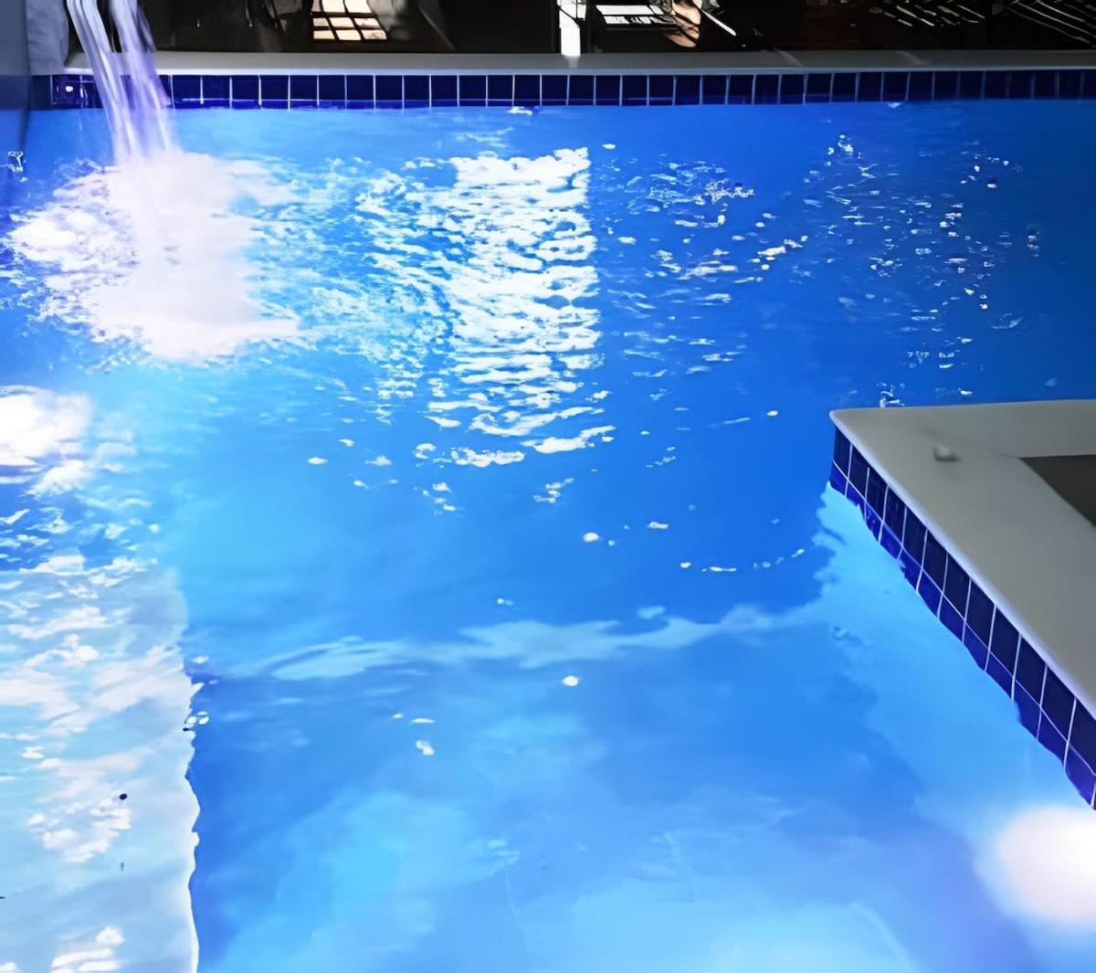 CASA PARIS · piscina aquecida, em condomínio, 4 suítes maravilhosa
