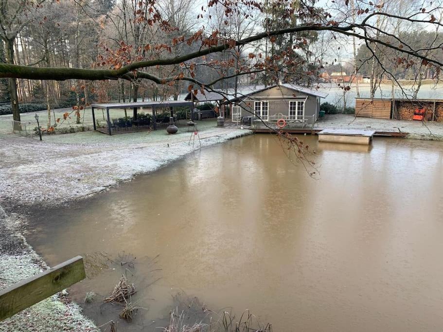 Unieke chalet aan het water