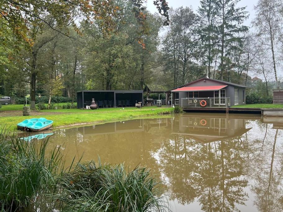 Unieke chalet aan het water