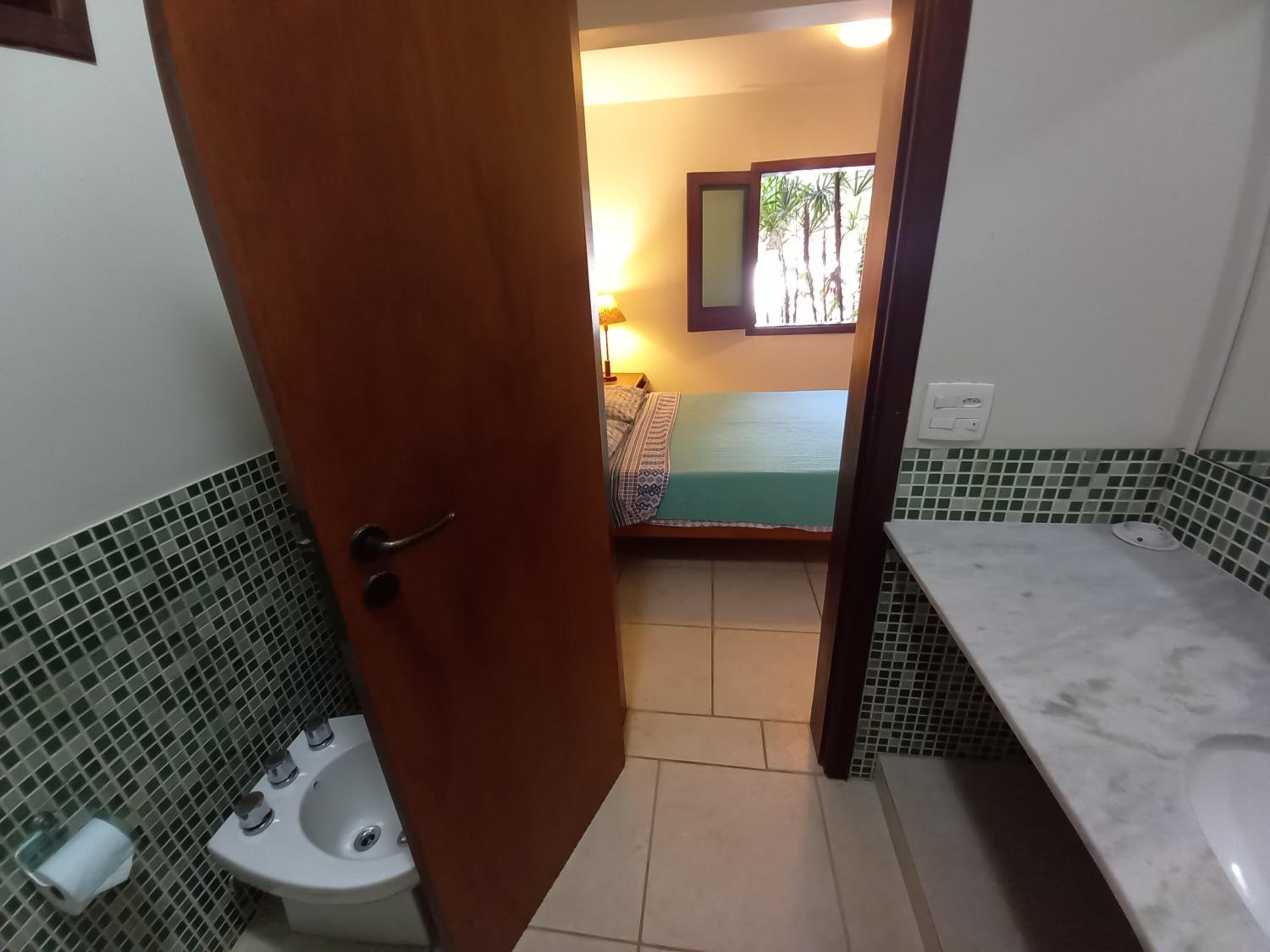 Suíte no Condomínio Itamambuca - Muito Perto da Praia !!!
