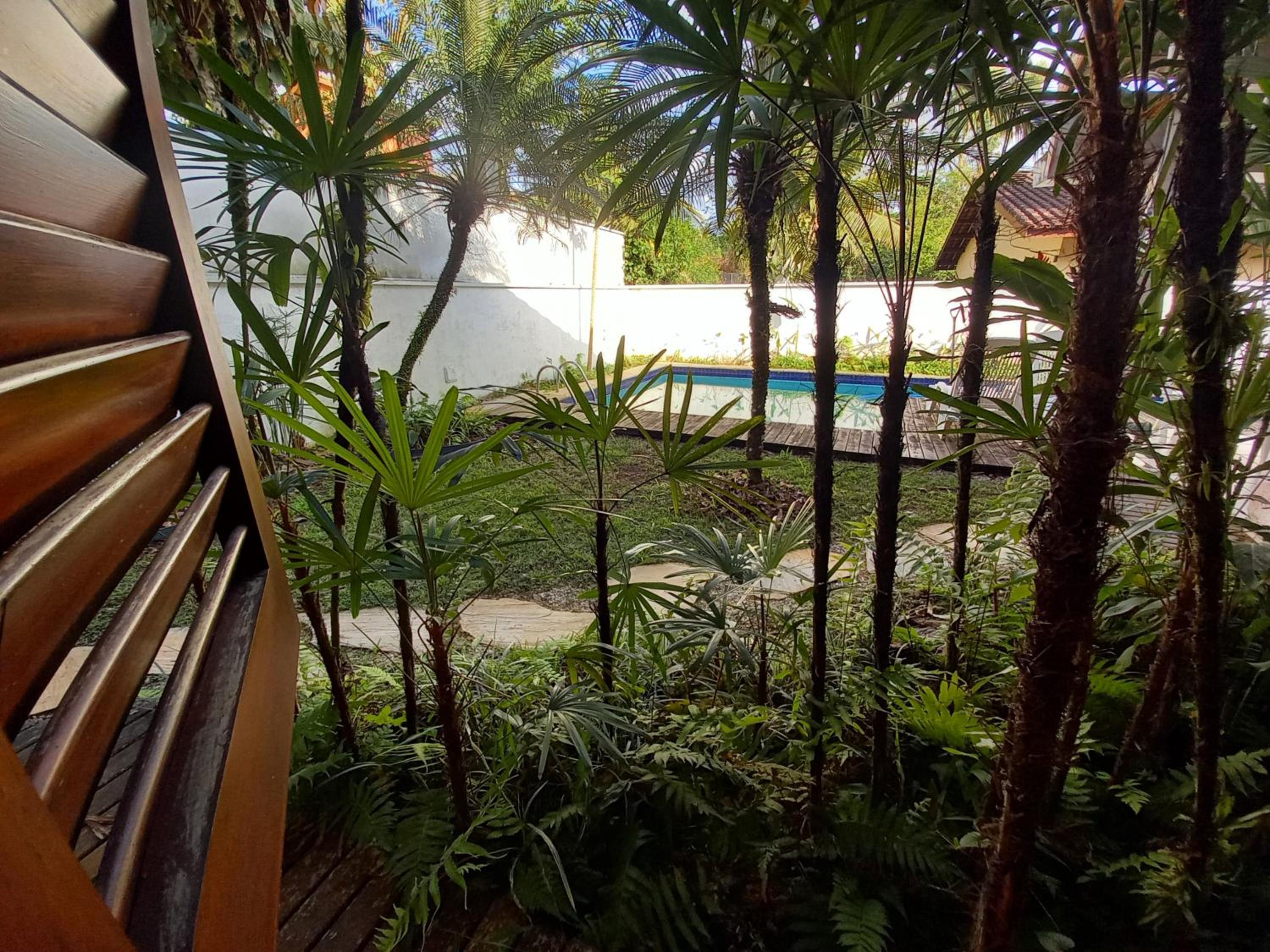 Suíte no Condomínio Itamambuca - Muito Perto da Praia !!!