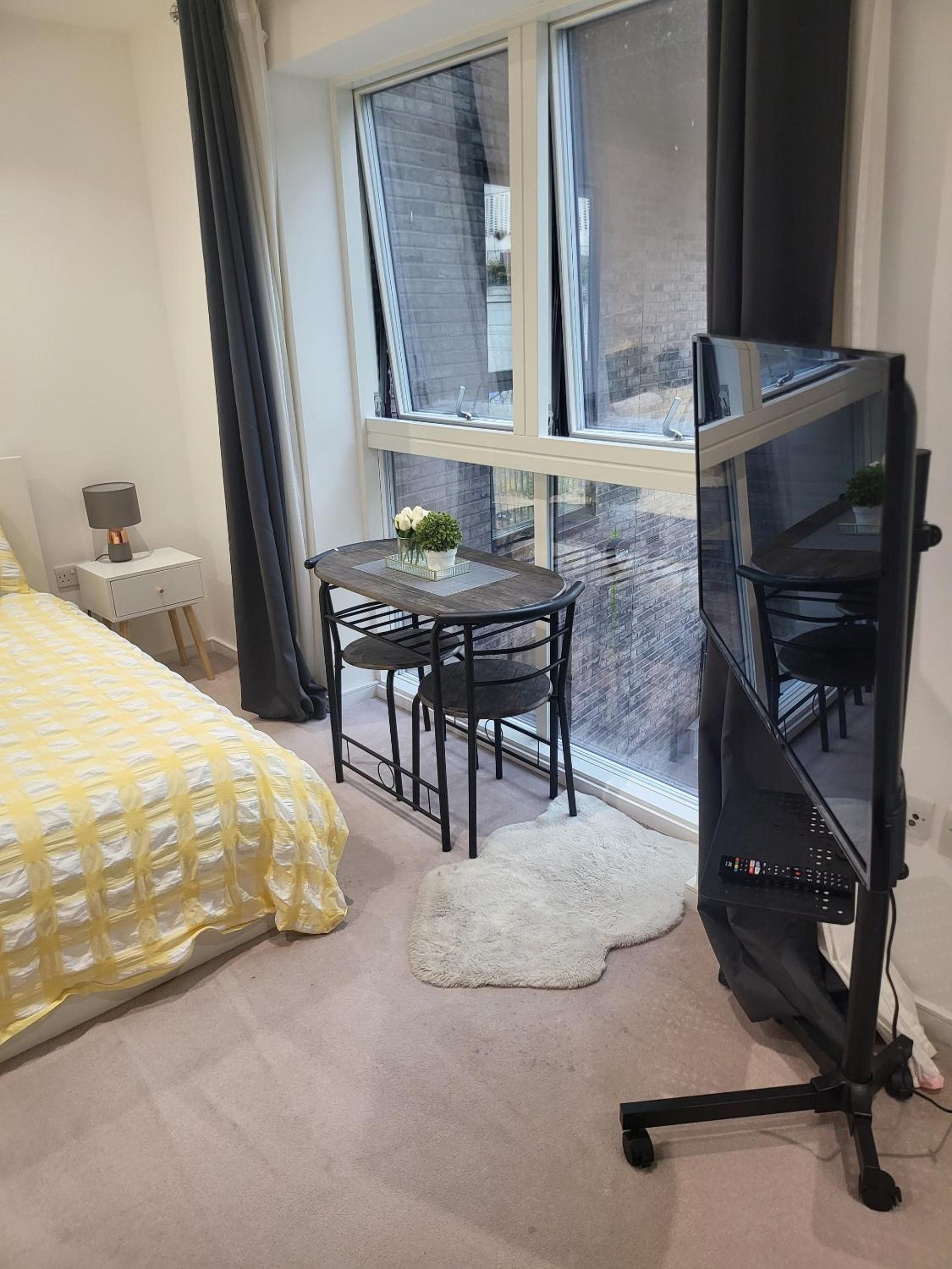 Kayz Lodge- Luxury Ensuite-Private & Shared Accommodation in a New House at the Olympic village overlooking Stratford Westfield and Tube Station