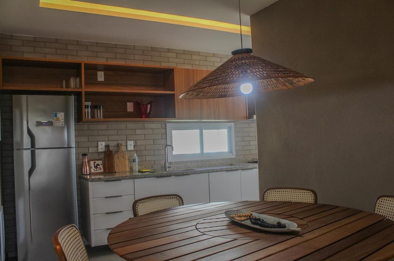 Apartamento 3/4 decorado em condomínio frente mar