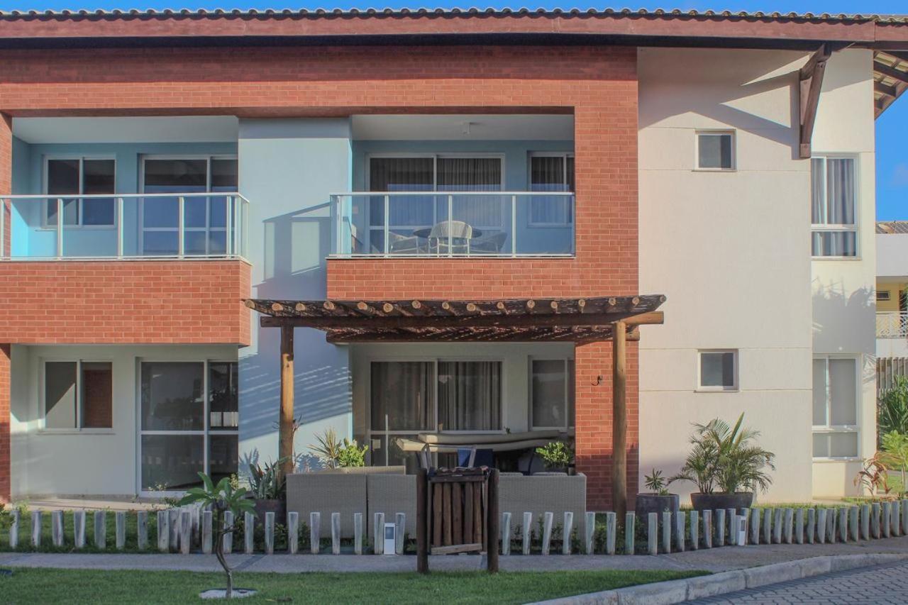 Apartamento 3/4 decorado em condomínio frente mar