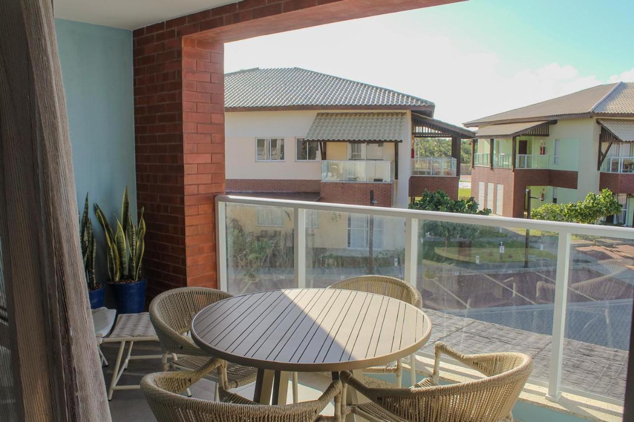 Apartamento 3/4 decorado em condomínio frente mar
