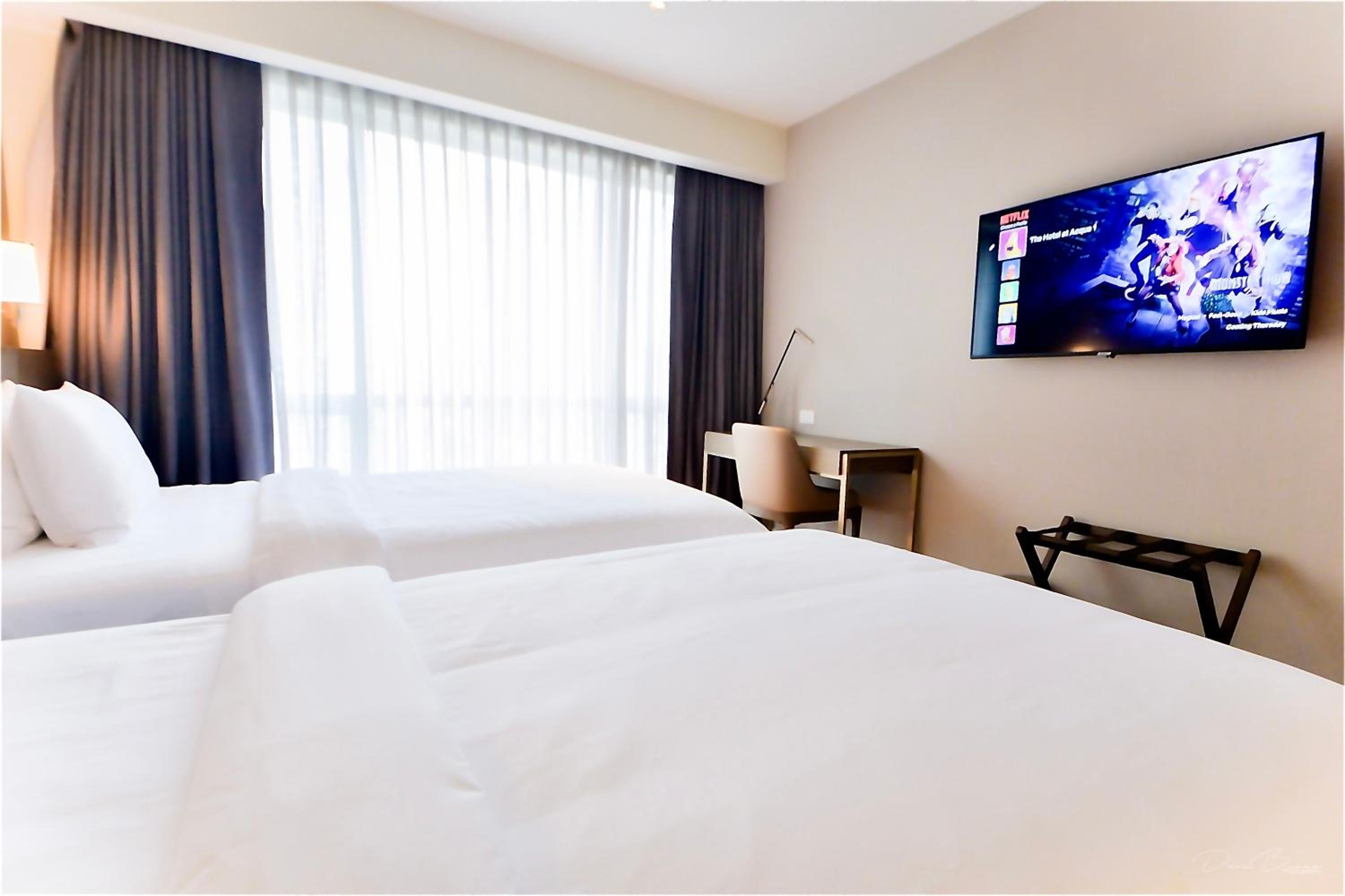 The Hotel at Acqua Residences Tower 2 view 2