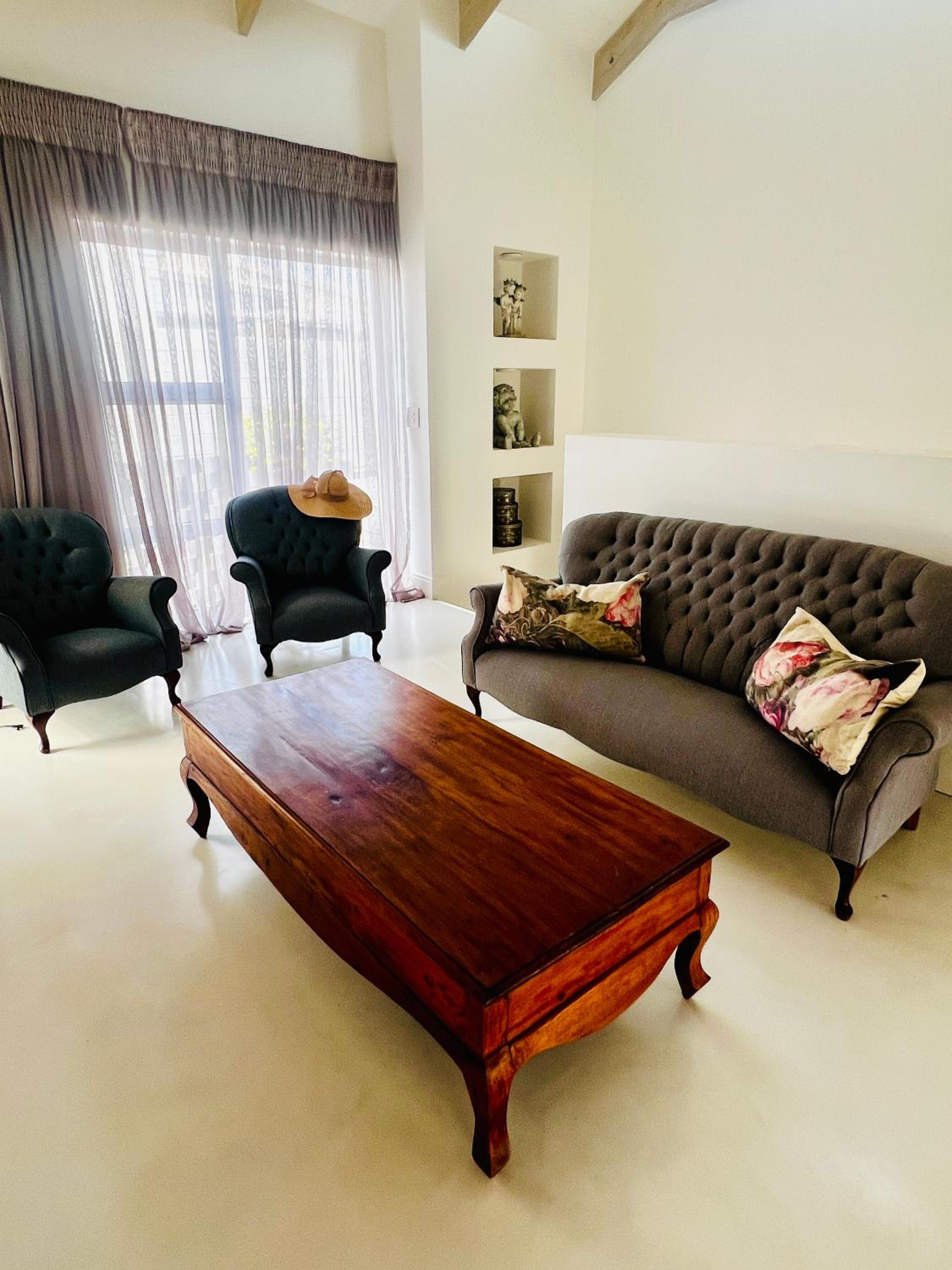 Chantelly seefront apartment