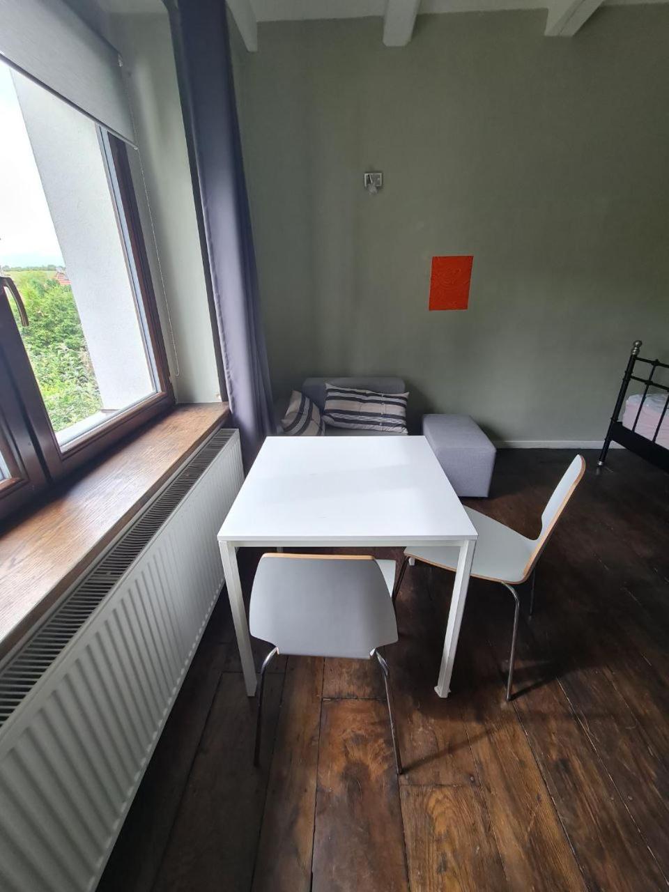 Guest Rooms in Private Home by Airport, Shared Bath, Non-Smoking, Contactless Check-in, No Staff, Quiet Stay, Short Stay