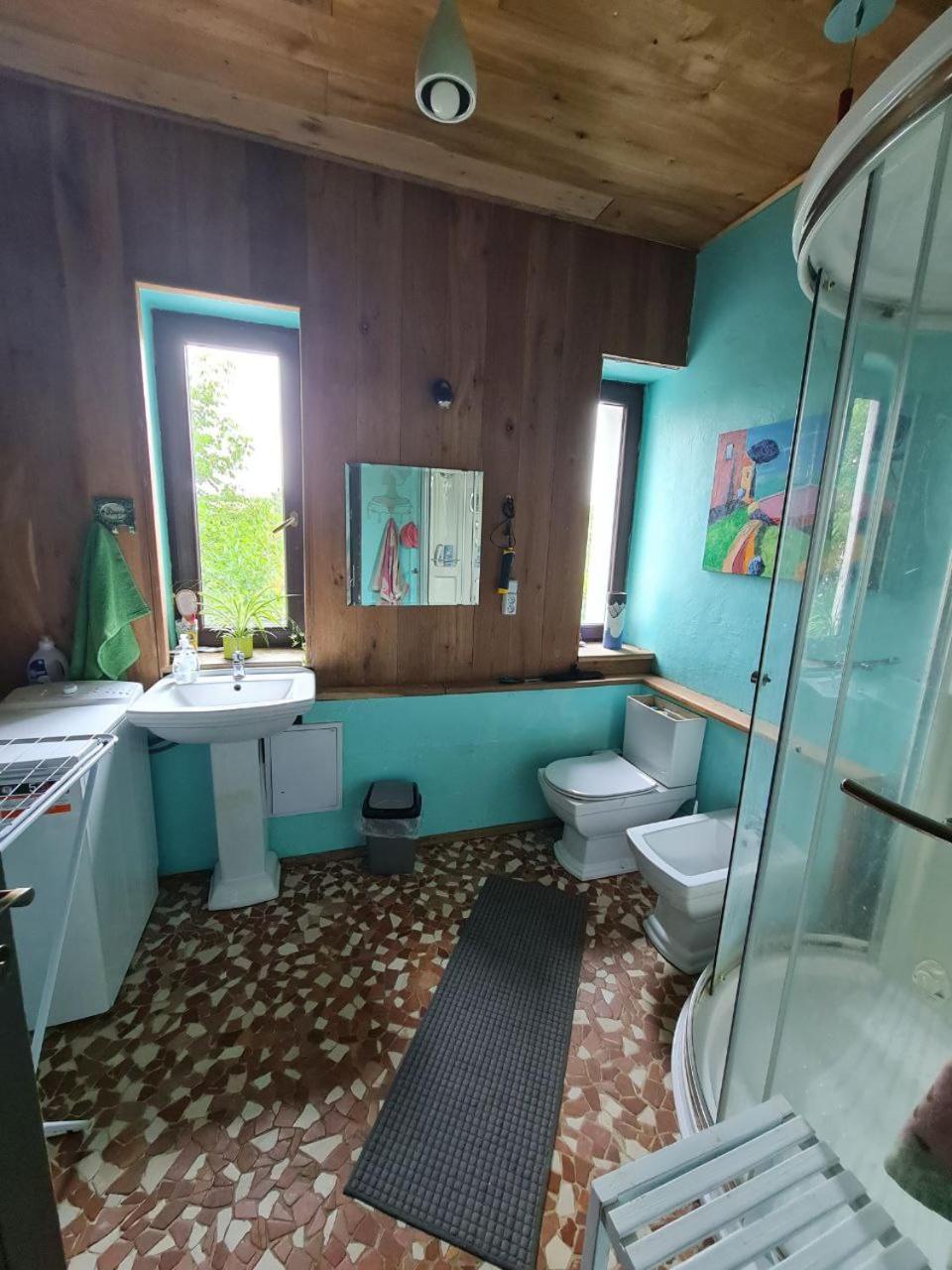 Guest Rooms in Private Home by Airport, Shared Bath, Non-Smoking, Contactless Check-in, No Staff, Quiet Stay, Short Stay