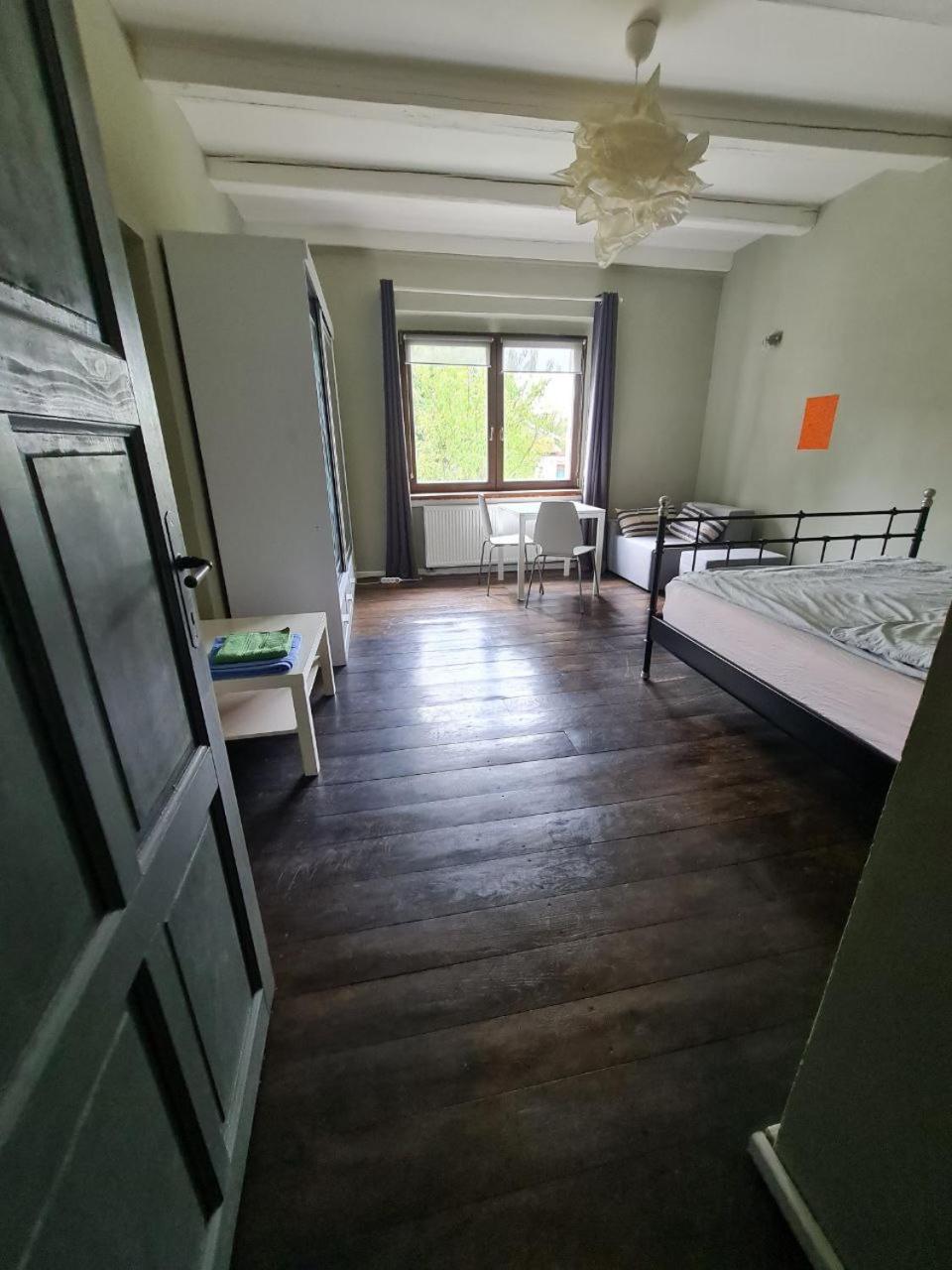 Guest Rooms in Private Home by Airport, Shared Bath, Non-Smoking, Contactless Check-in, No Staff, Quiet Stay, Short Stay