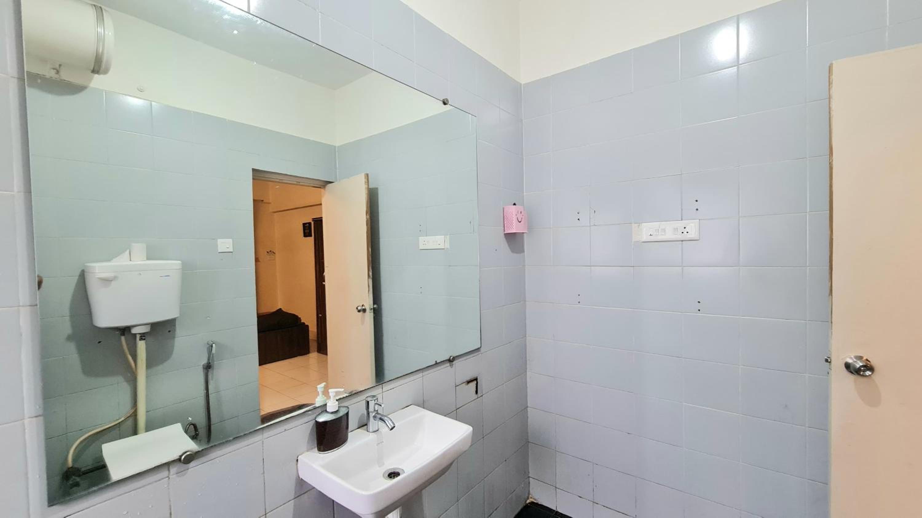 Rostel Backpackers Hostel view 4