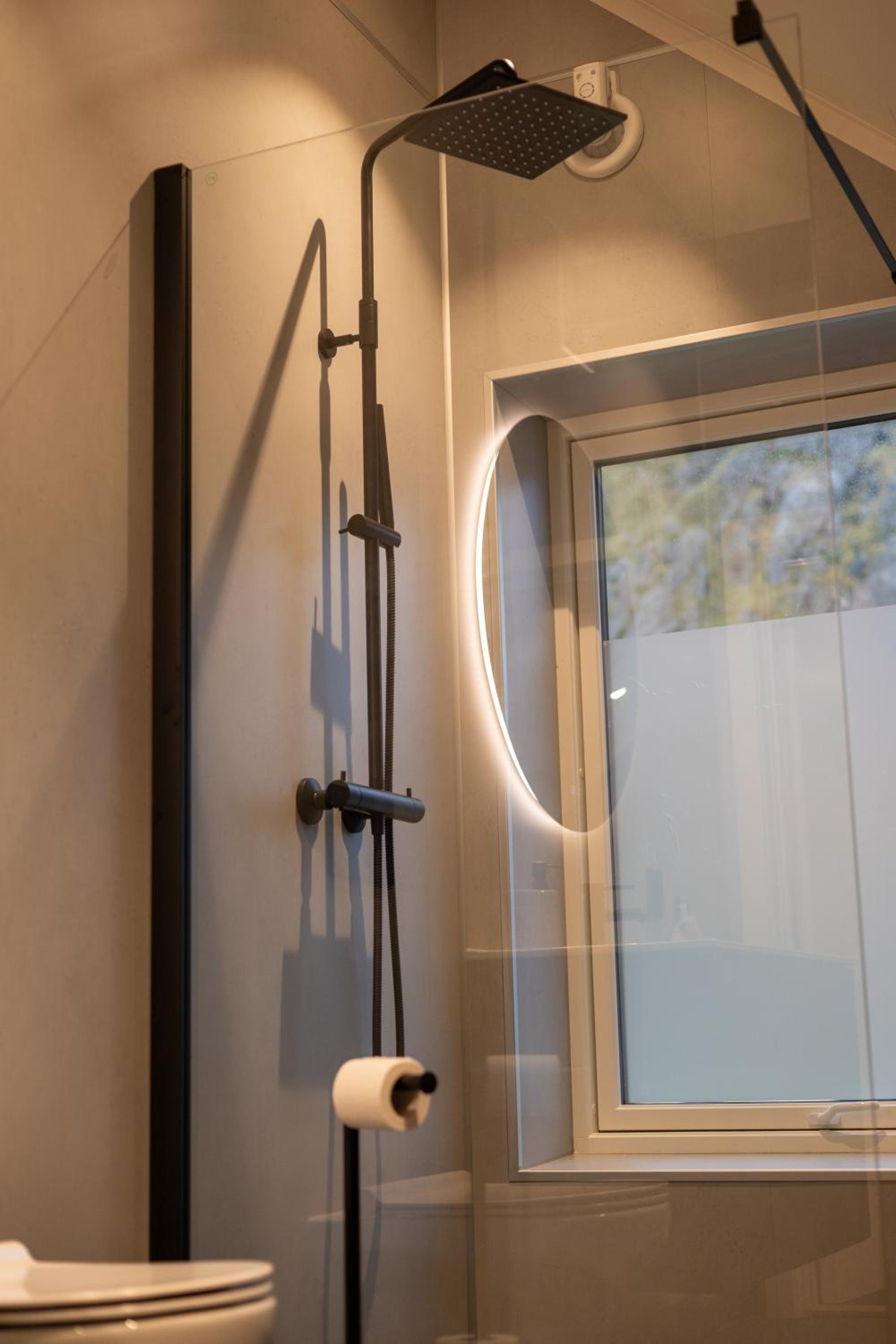 Gammelbanken Seaview Suites - Modern Apartments with Sea View, Lofoten view 3