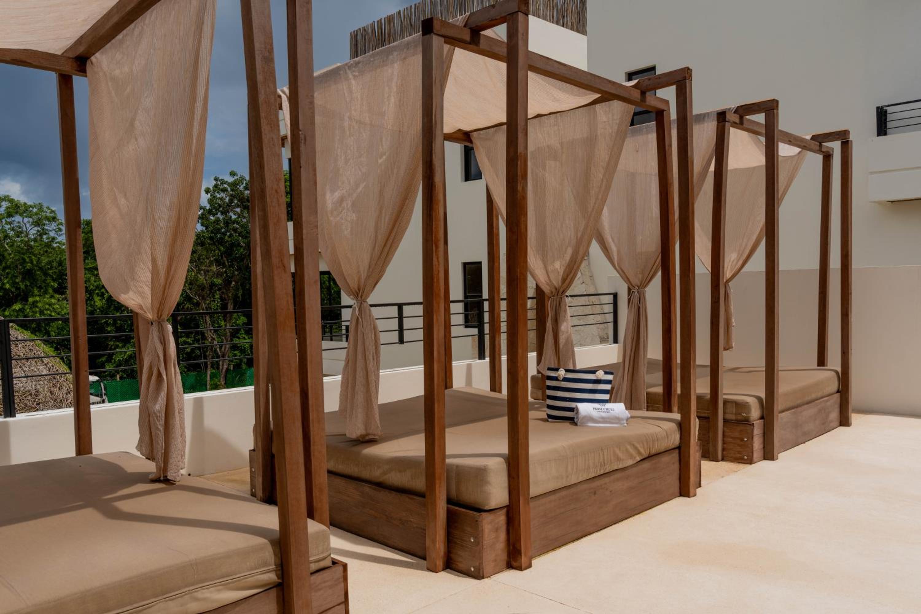 New luxury studio with plunge pool view 3