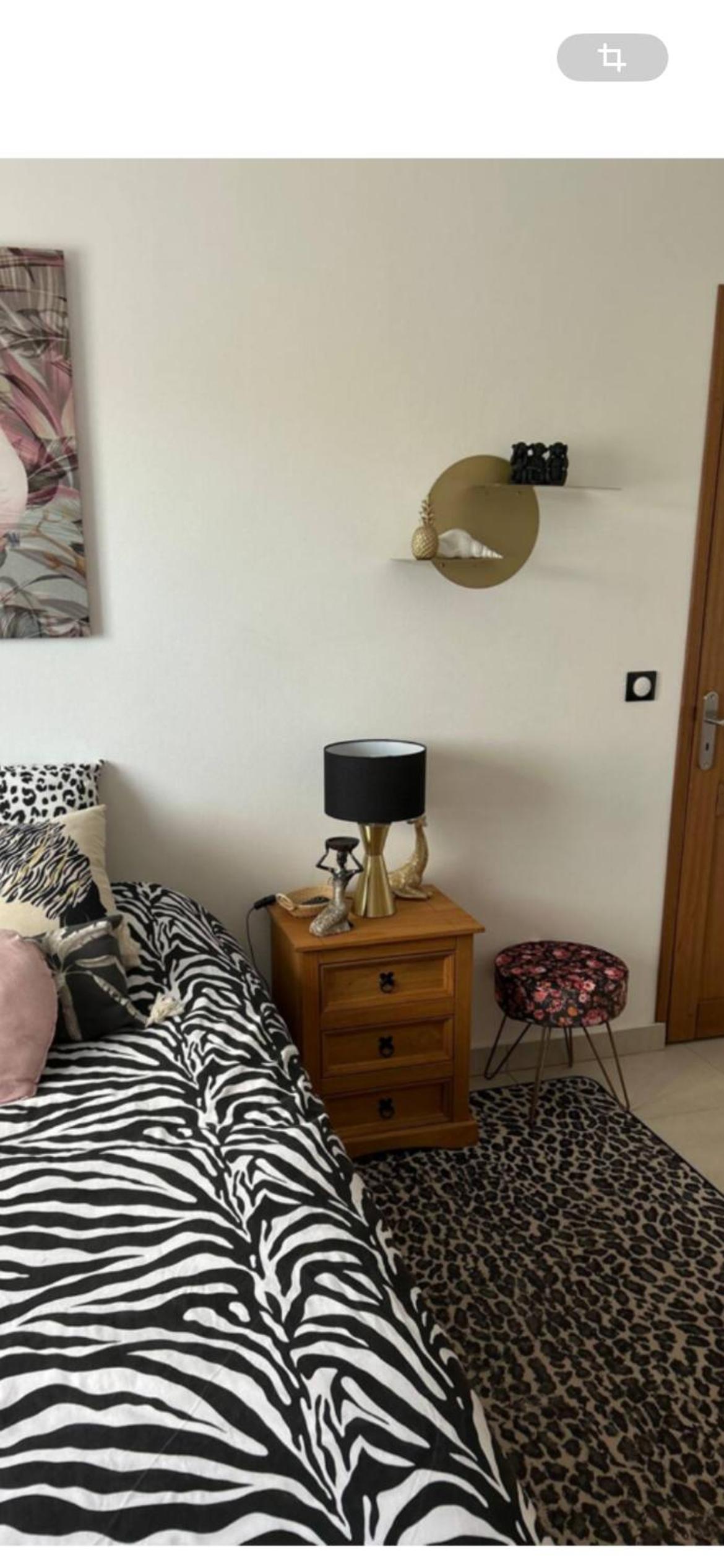 Chambre privée dans Villa avec piscine