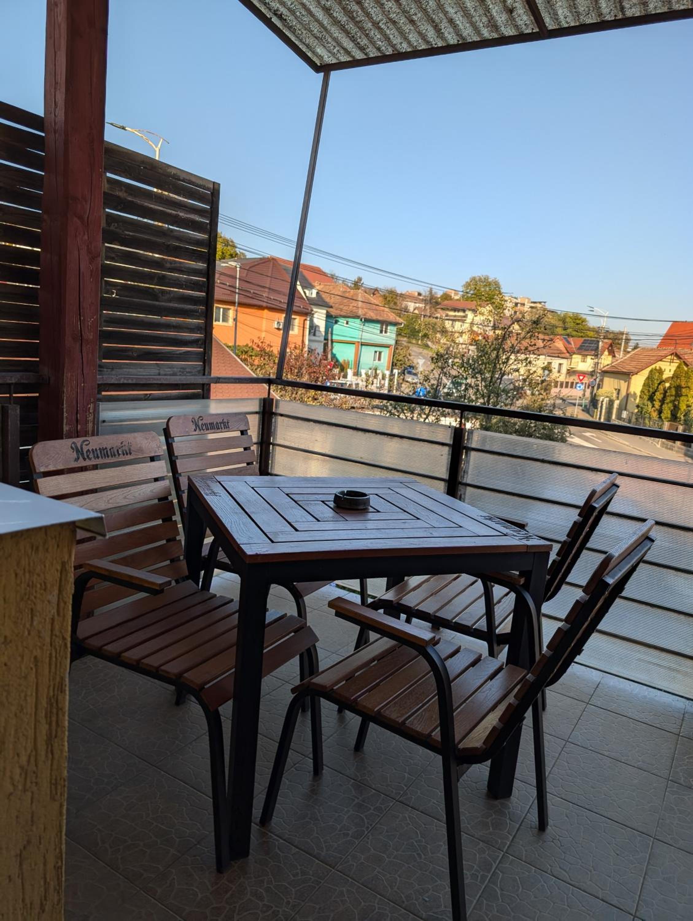 4 Bedroom Apartment for 8 Guests, 2 Bathrooms, Free Parking view 5