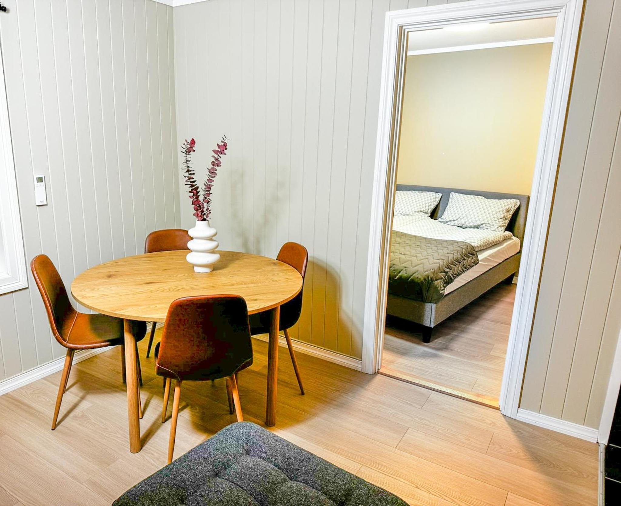 Sentral leilighet med parkering og peis view 2