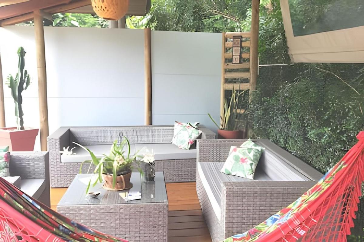 CASA PARIS · piscina aquecida, em condomínio, 4 suítes maravilhosa