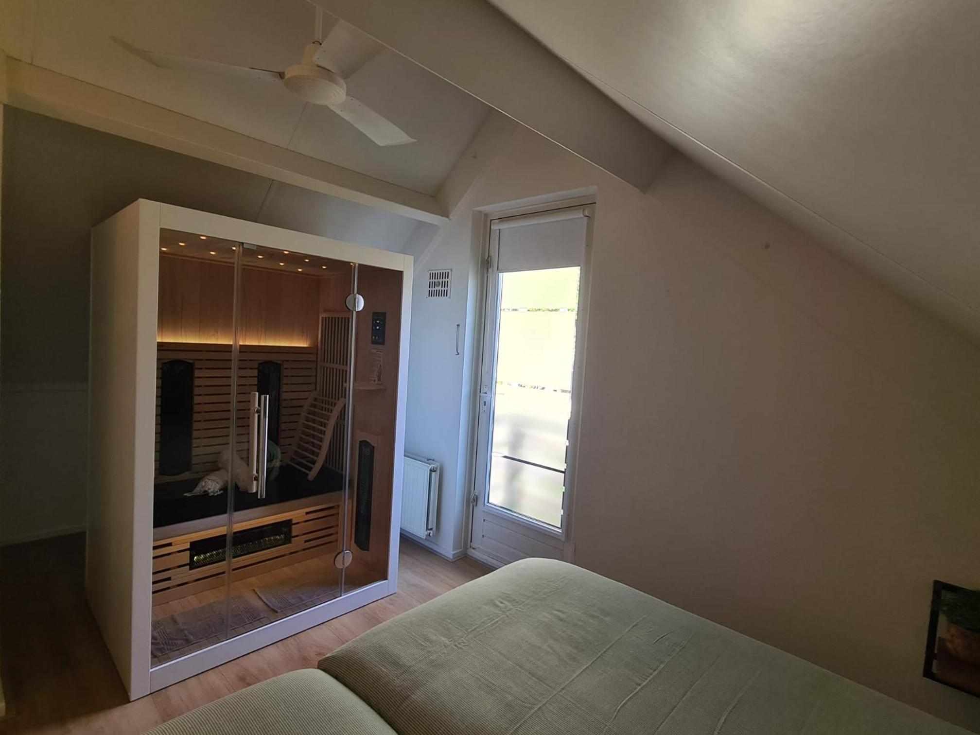 Cozy No 2 Wellness Villa Hottub, Sauna en houtkachel view 2