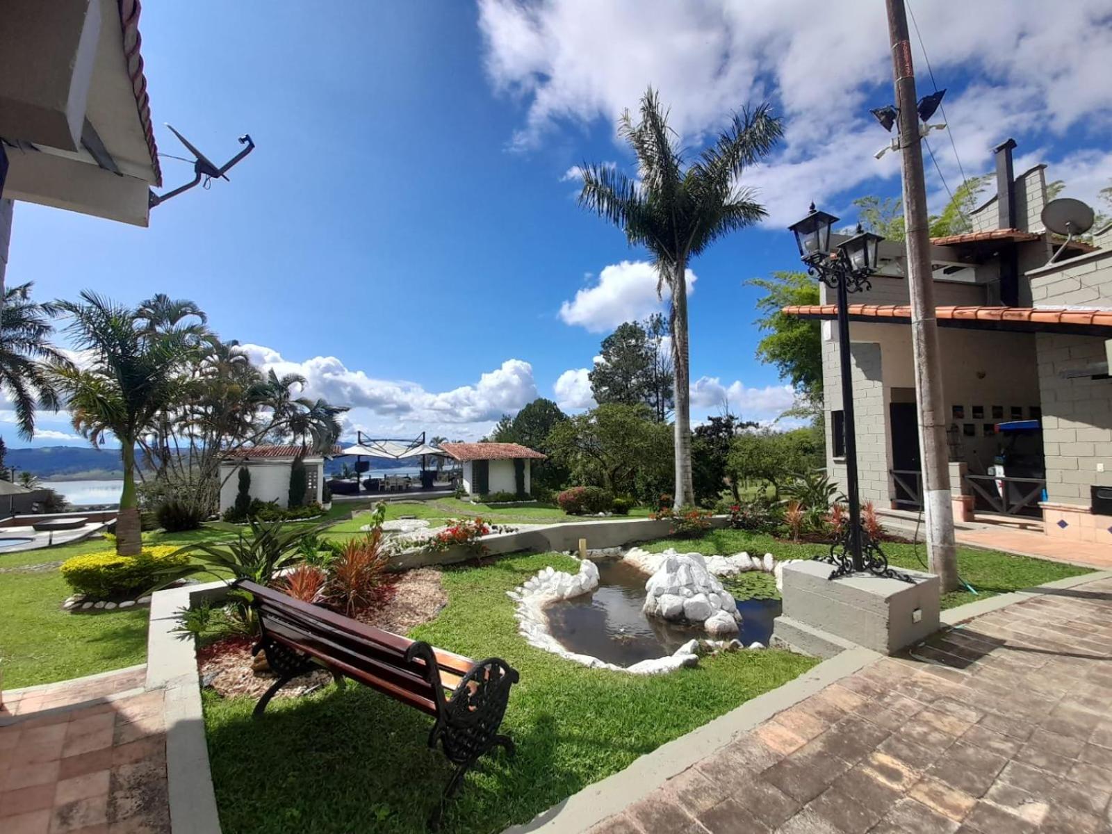 Hotel MACA lago calima