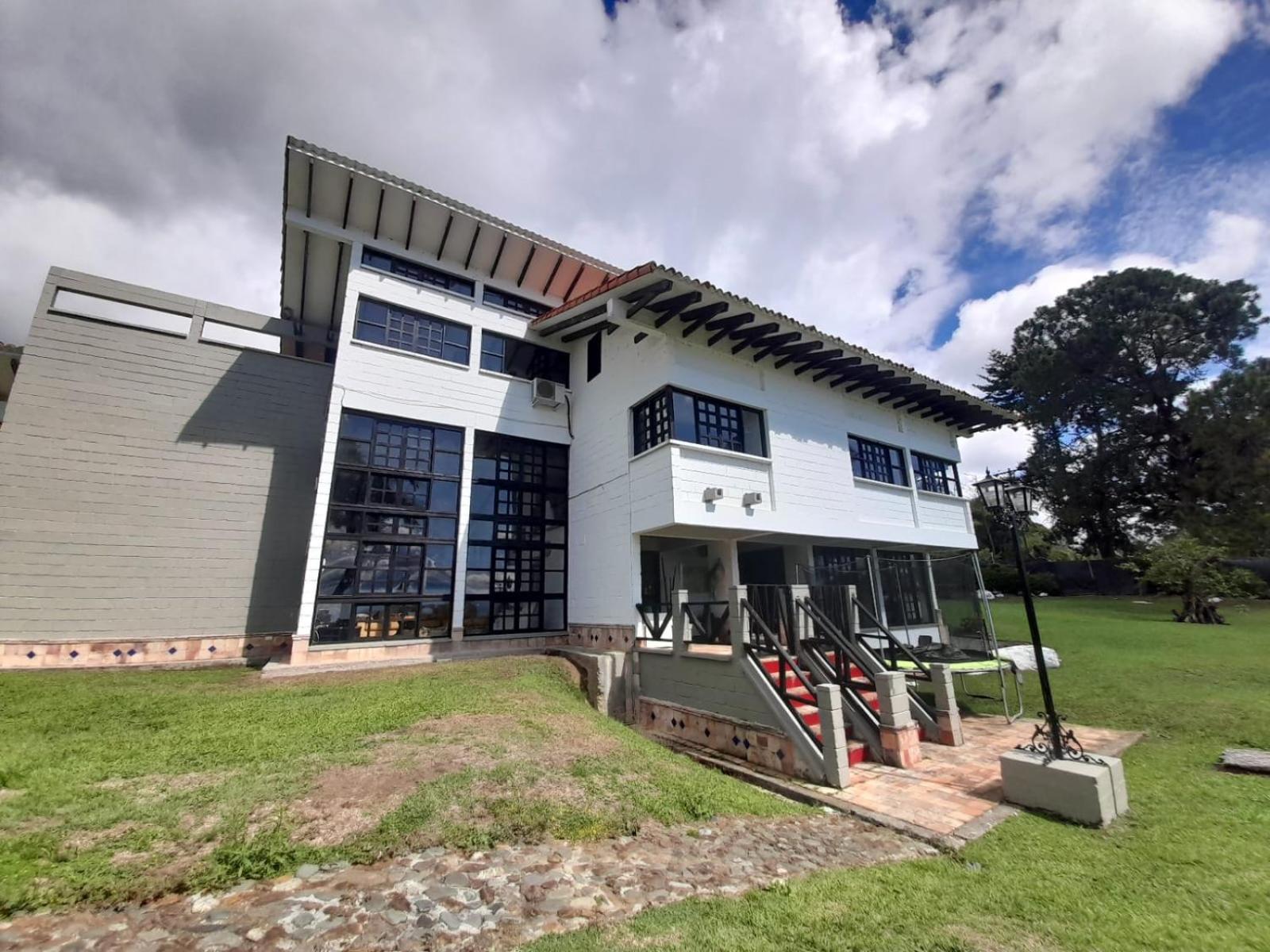 Hotel MACA lago calima