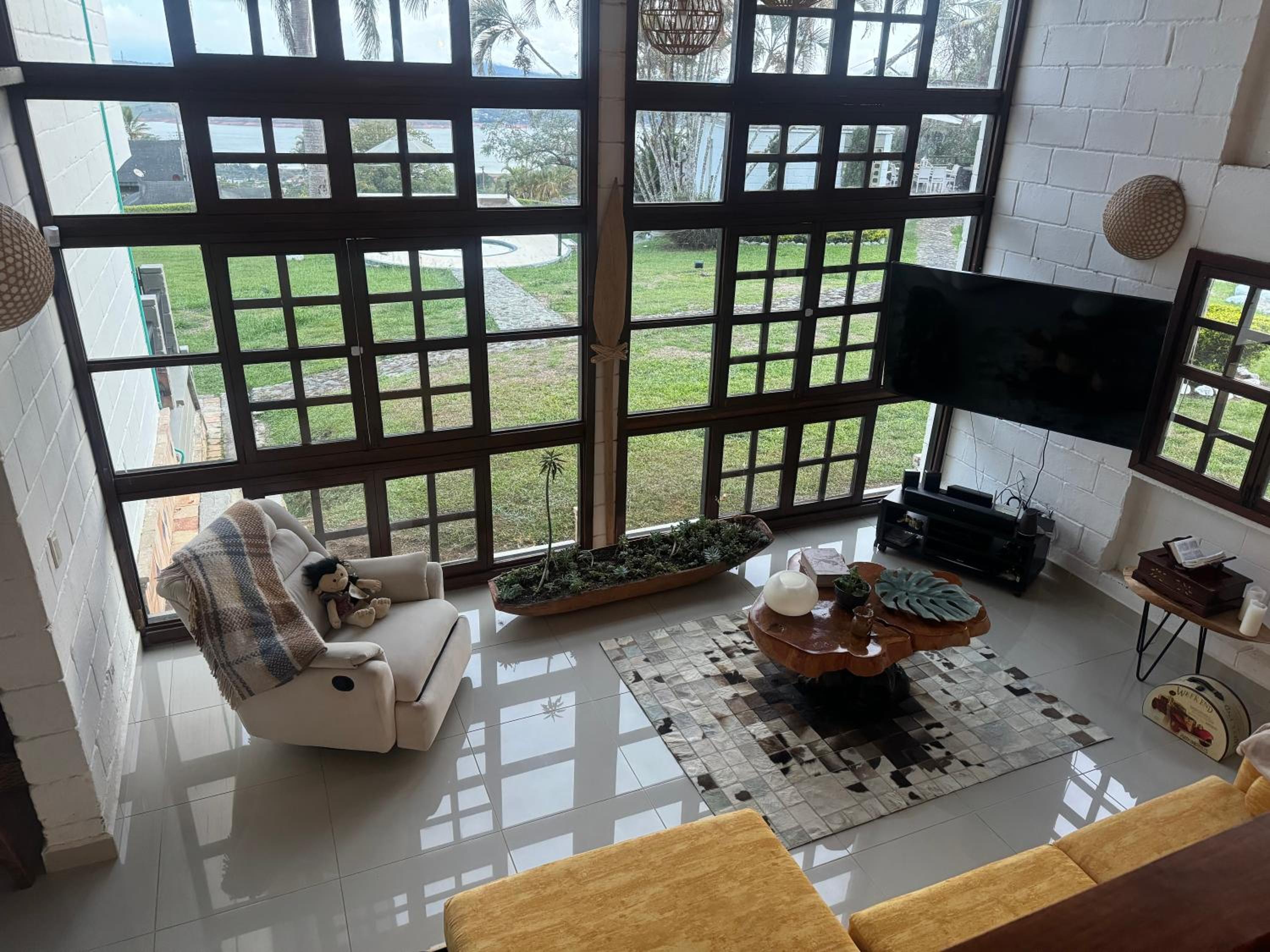 Hotel MACA lago calima