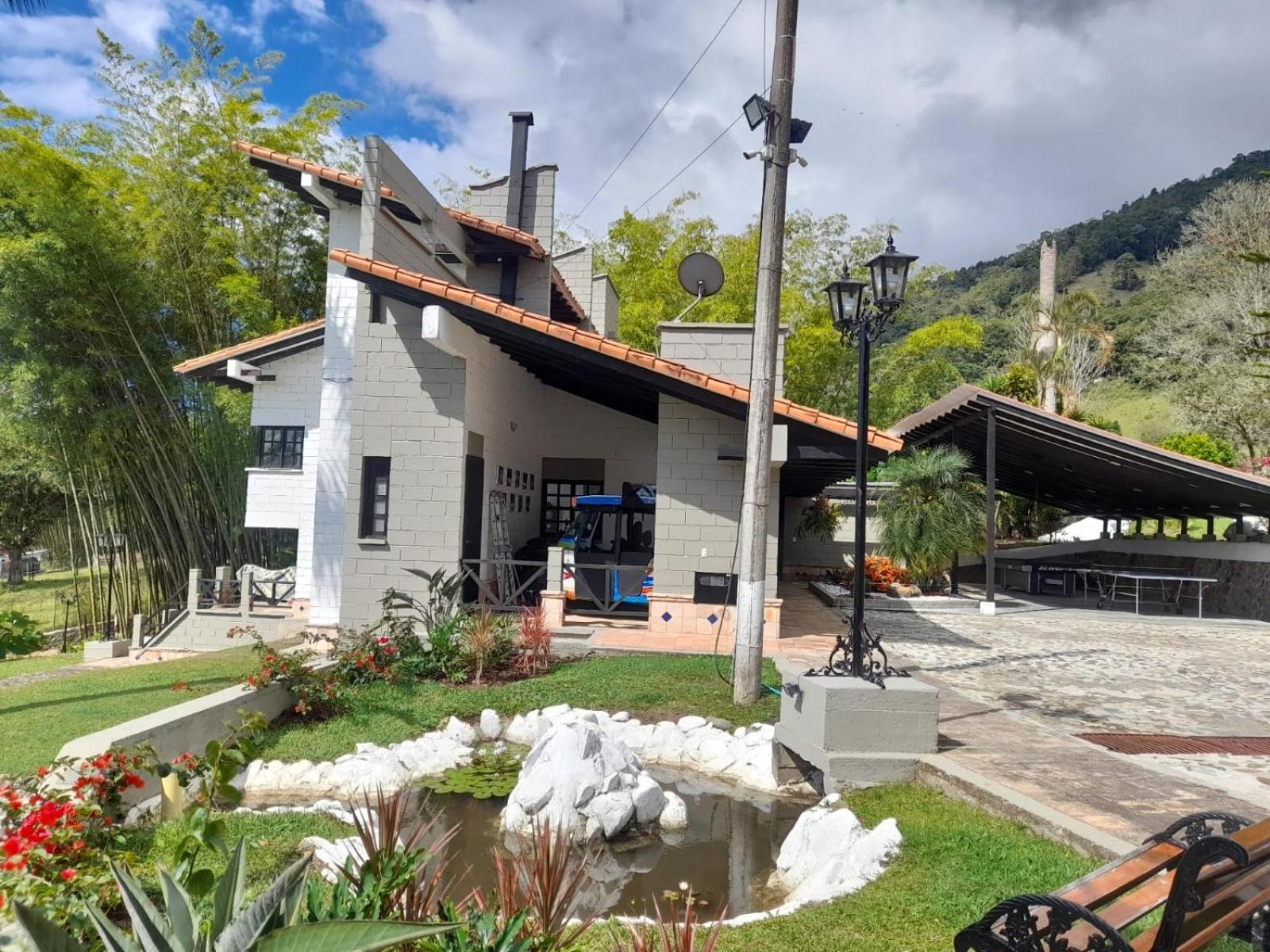 Hotel MACA lago calima