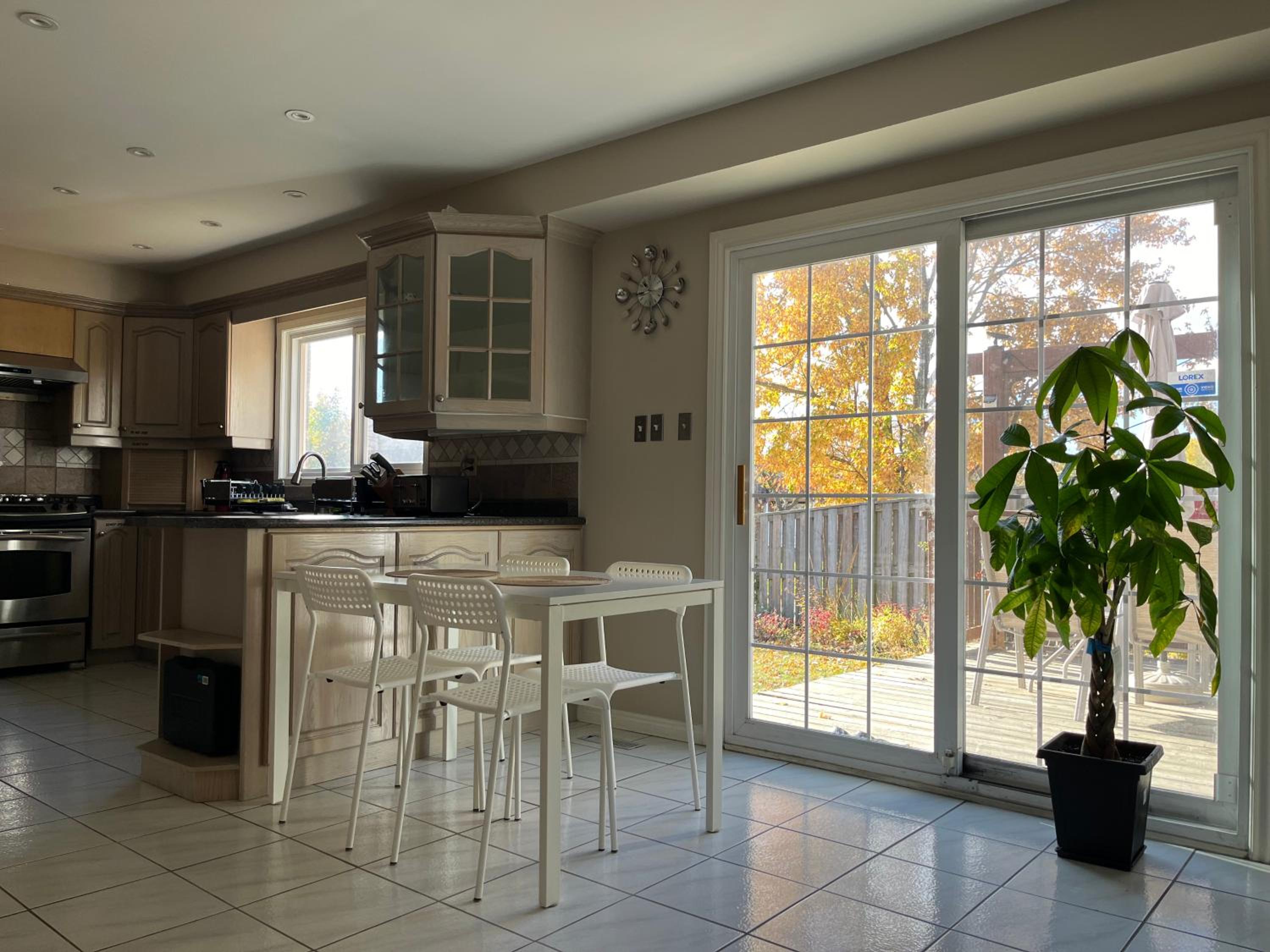 Comfort Rooms Near Toronto Airport view 2