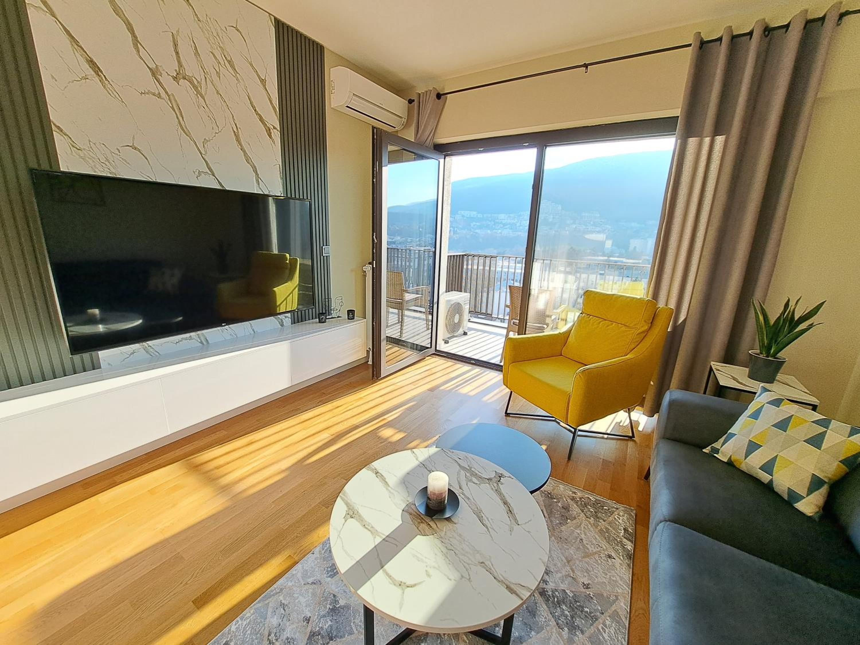 Anika Luxury apartment at Diamond center view 3