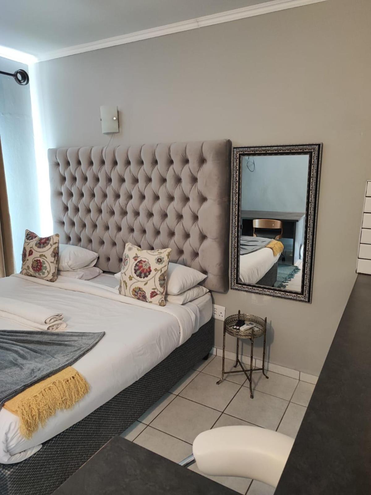A47 self catering apartment inside Bains Lodge view 3