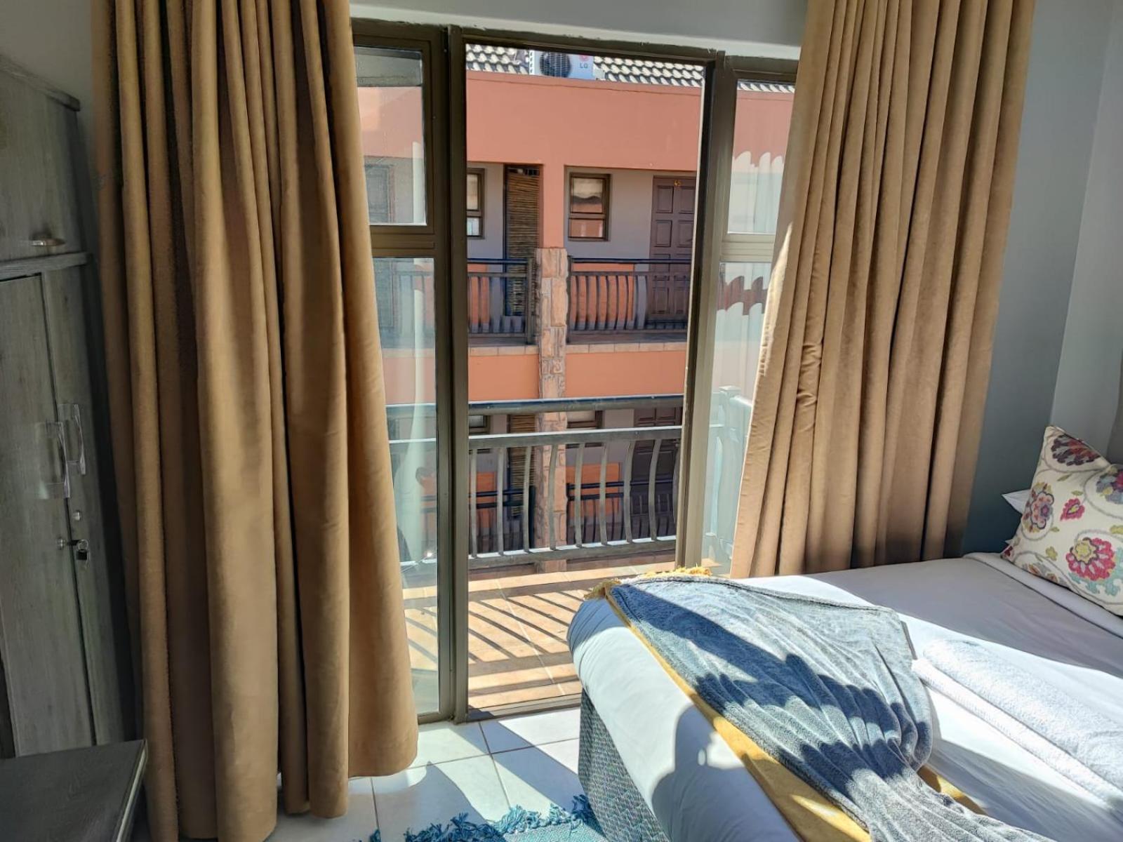 A47 self catering apartment inside Bains Lodge view 4