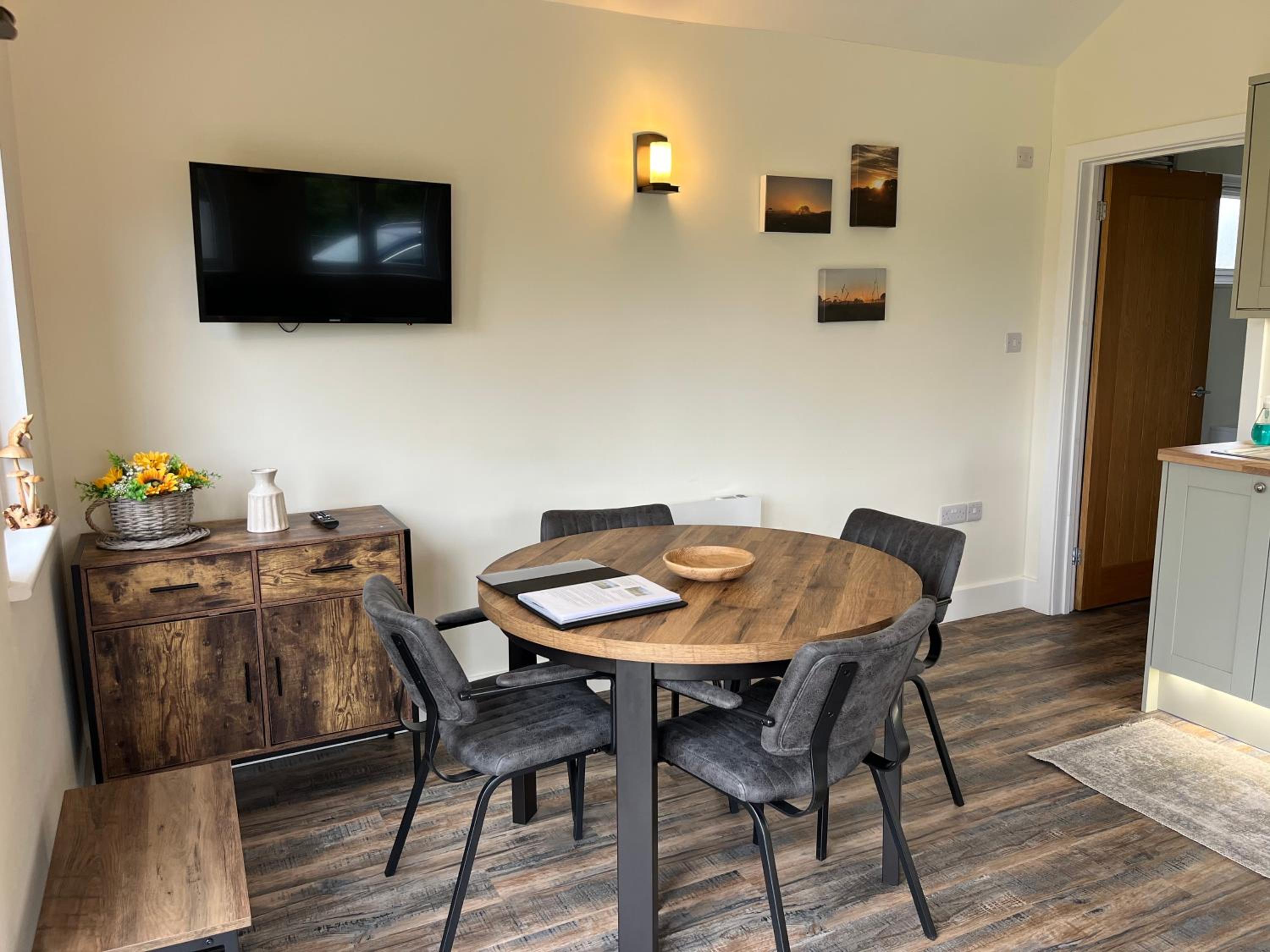 Lakeside Lodge
